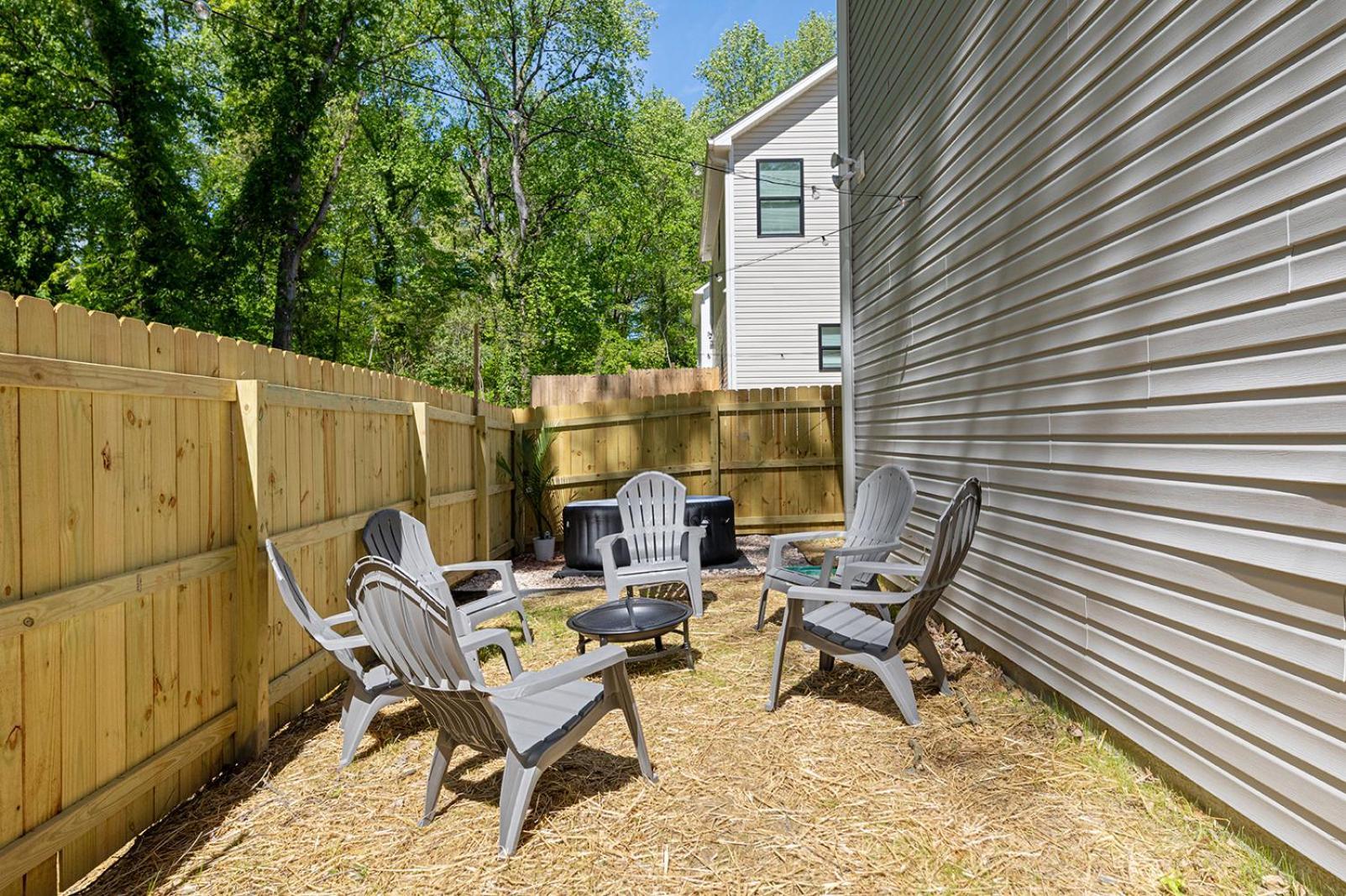 Fresh & Comfy Near Uptown With Hottub & Private Yard