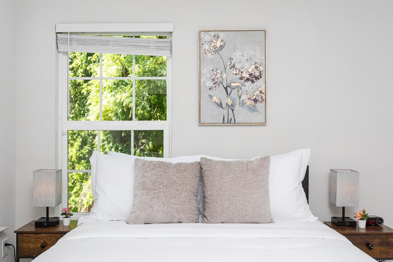 Fresh & Comfy Near Uptown With Hottub & Private Yard