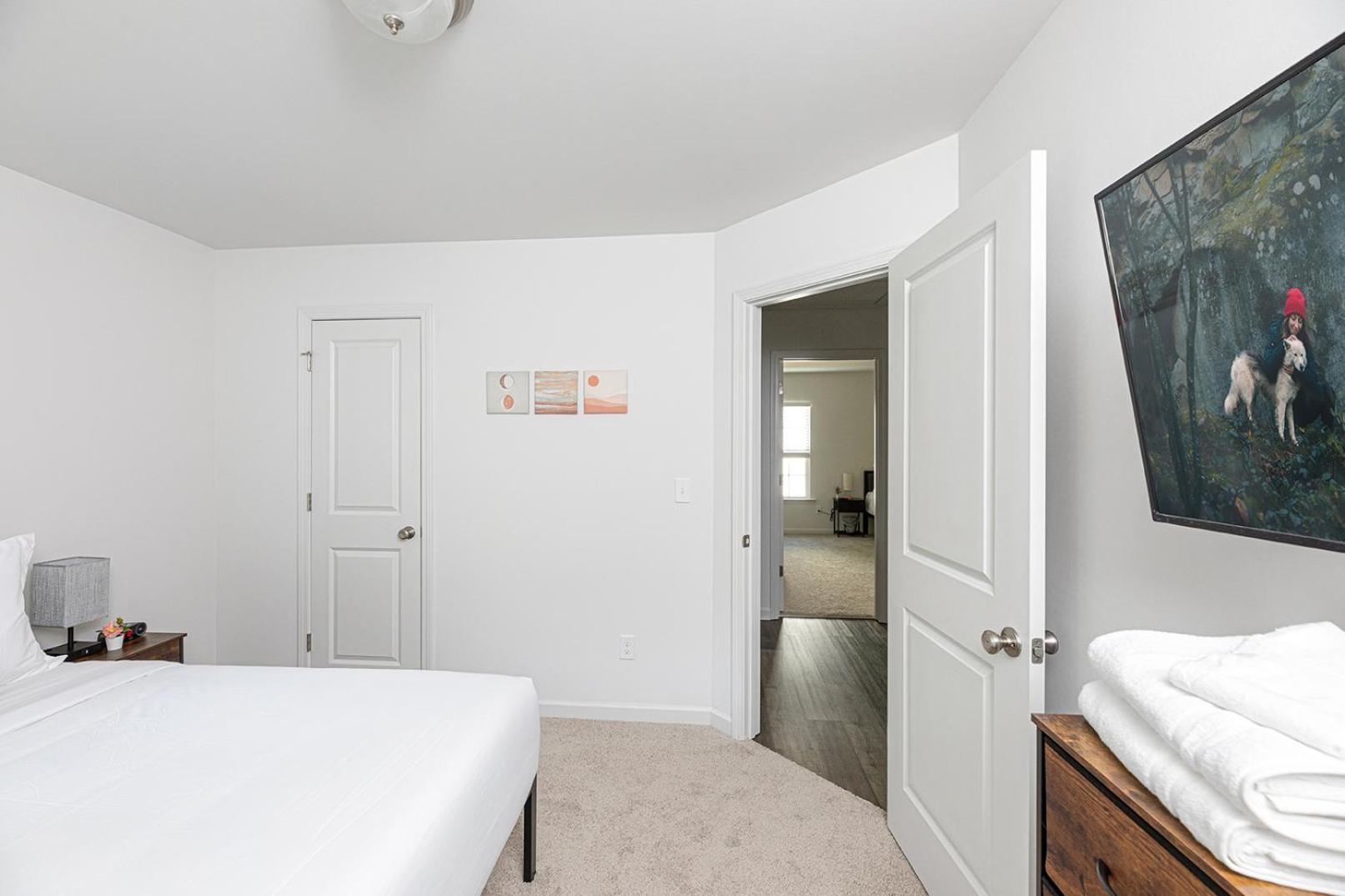 Holiday home Fresh & Comfy Near Uptown With Hottub & Private Yard *