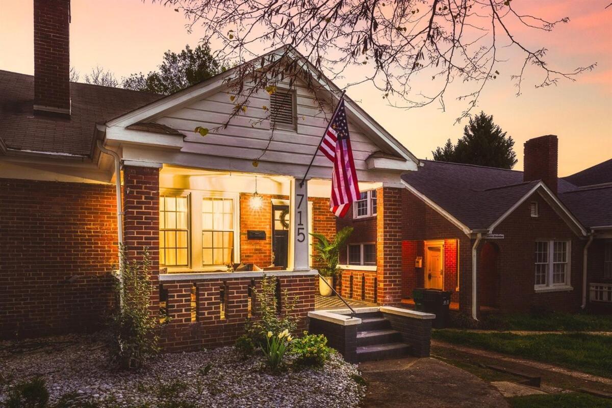Book Fam Clt Combo Duplex Near Uptown & Breweries! *