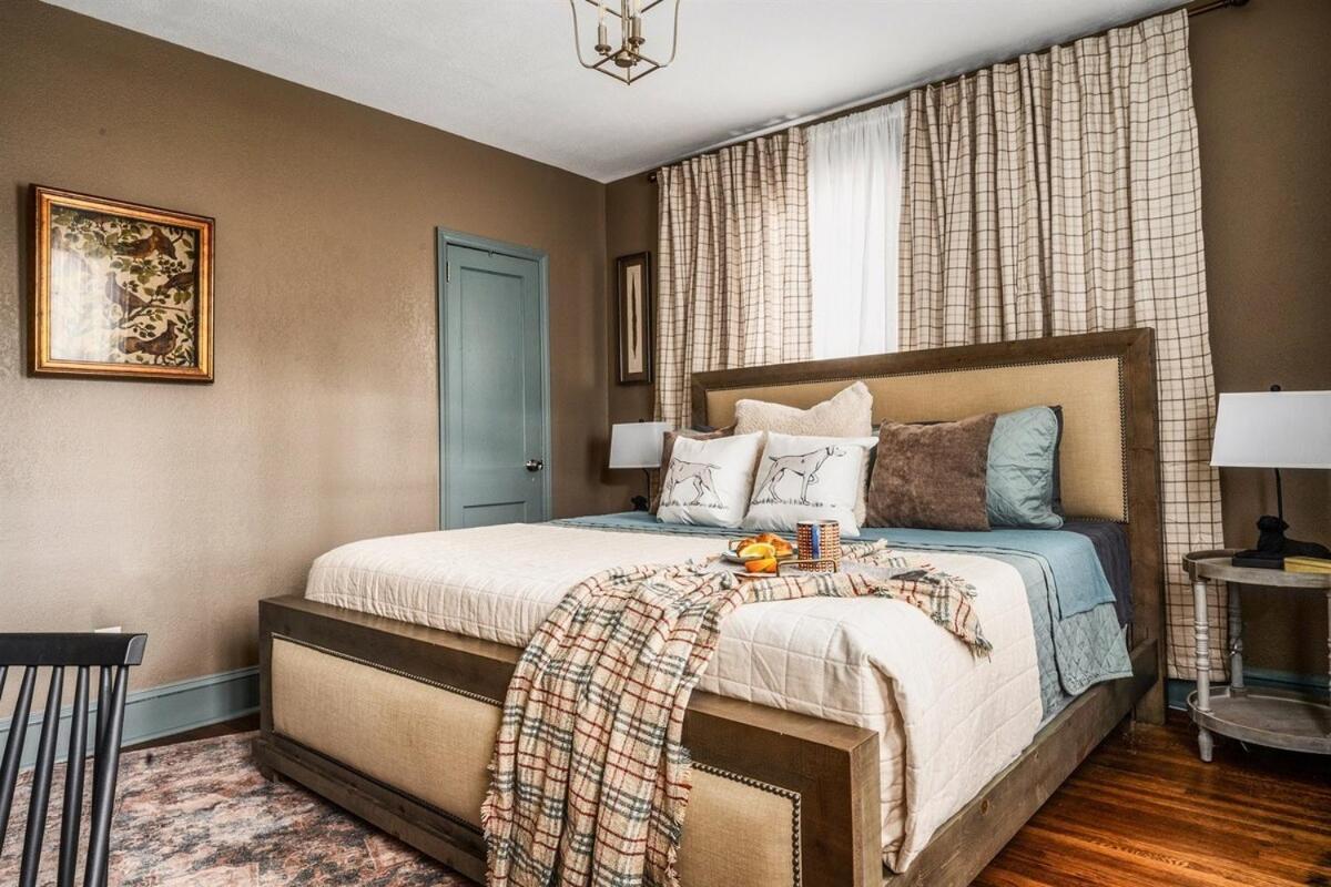 Holiday home Book Fam Clt Combo Duplex Near Uptown & Breweries!