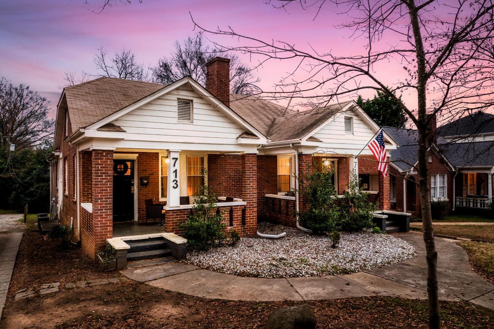 Book Fam Clt Combo Duplex Near Uptown & Breweries! Holiday home