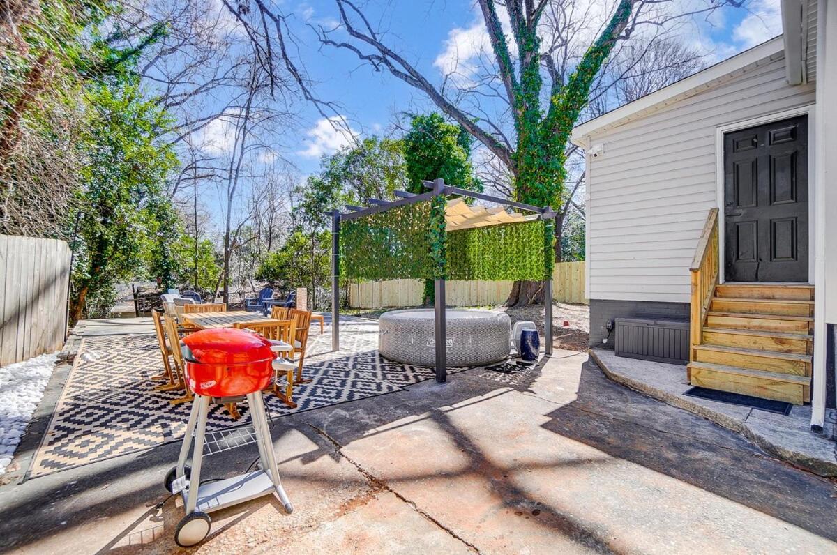 Cozy House W Hot Tub & Big Yard