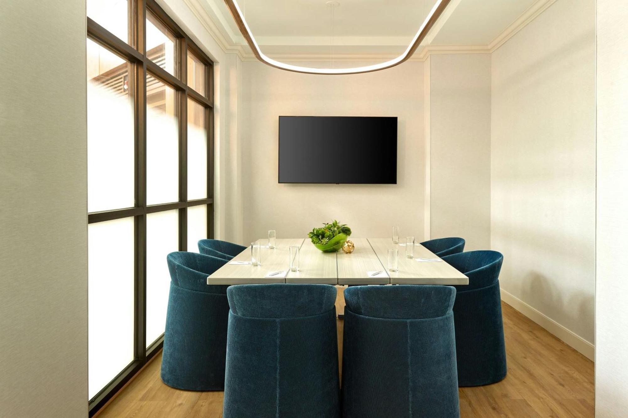 Renaissance Southpark Hotel 4*