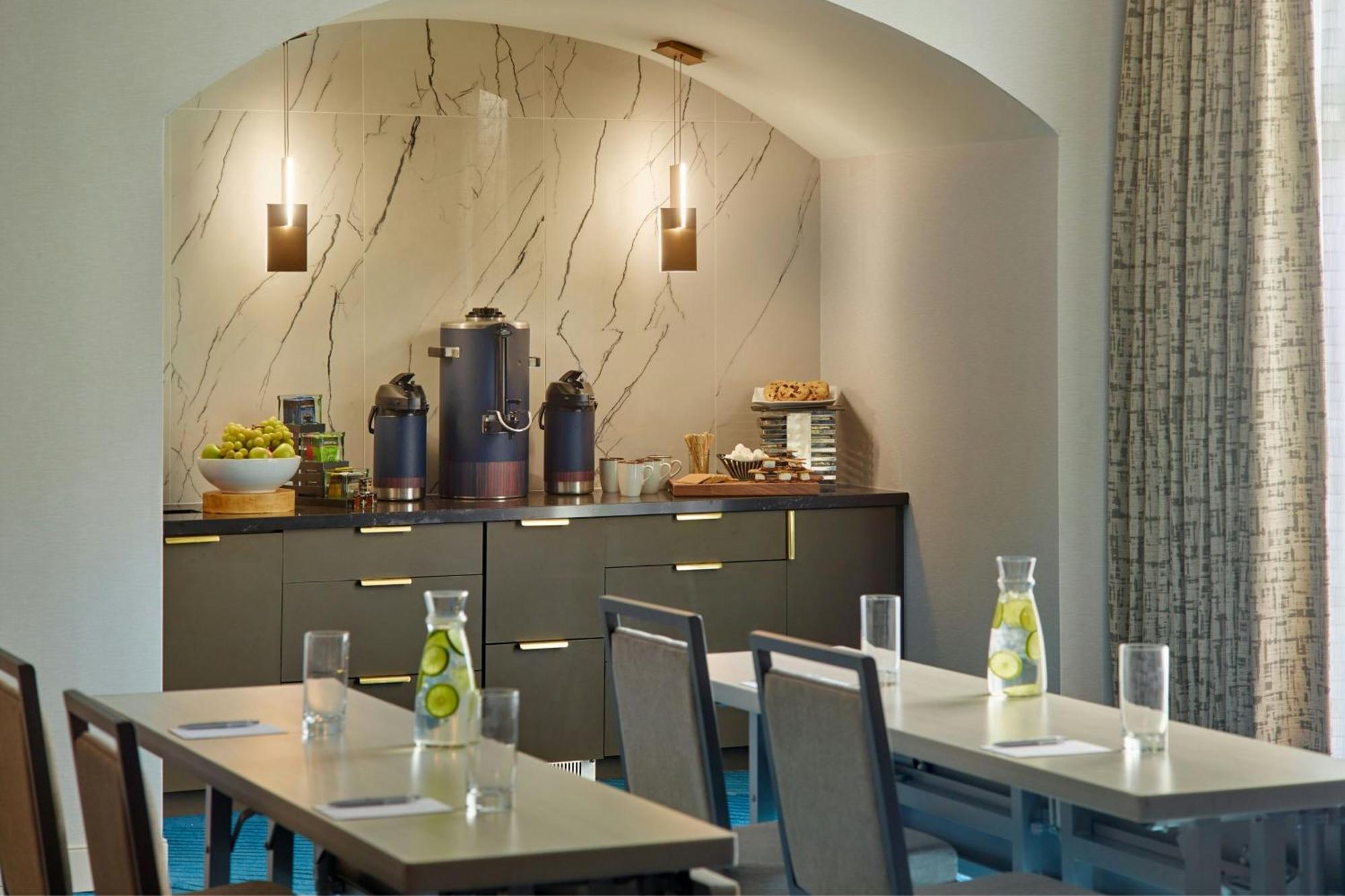 Hotel Renaissance Southpark 4*
