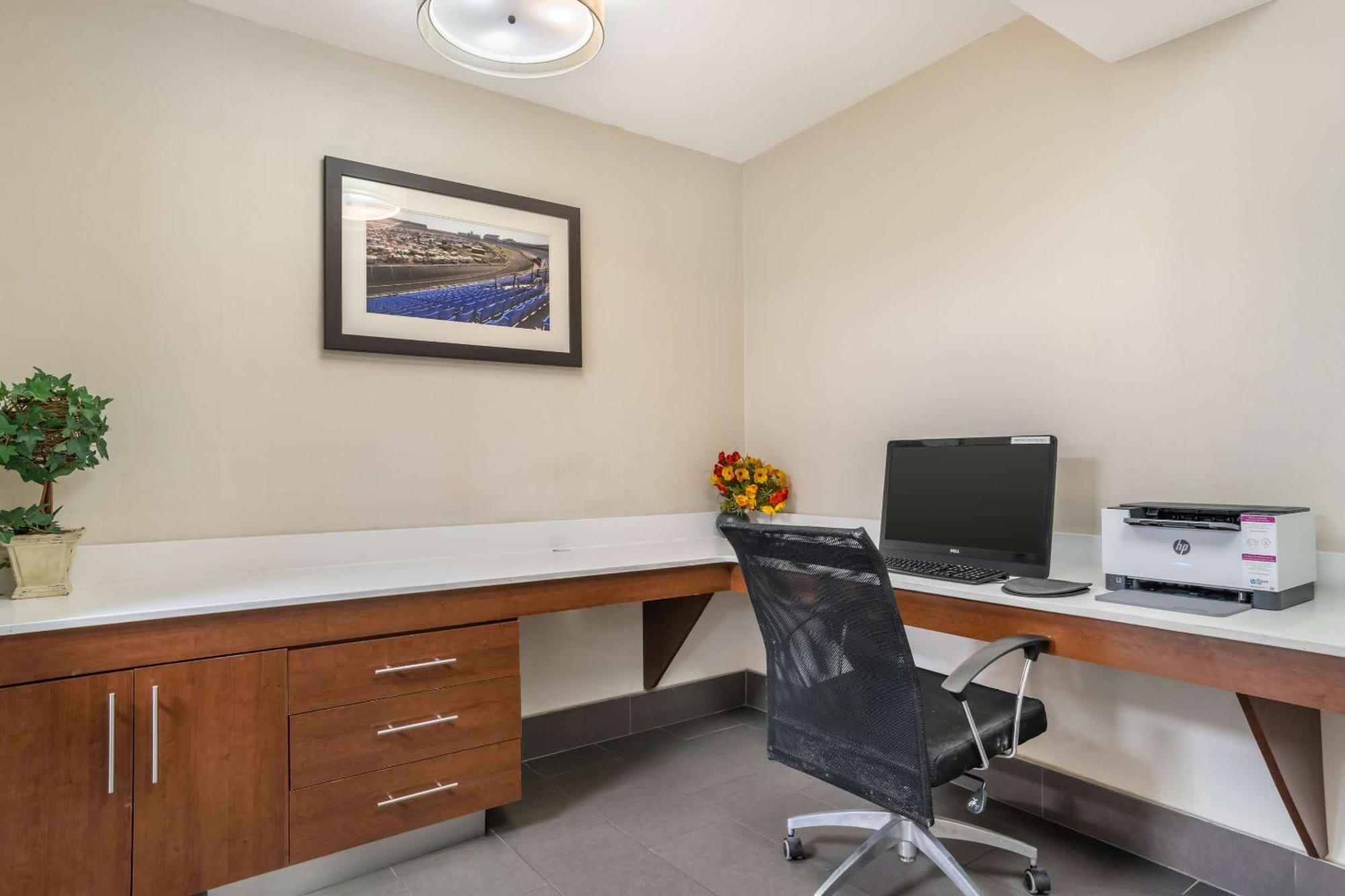 Comfort Airport Uptown 3*