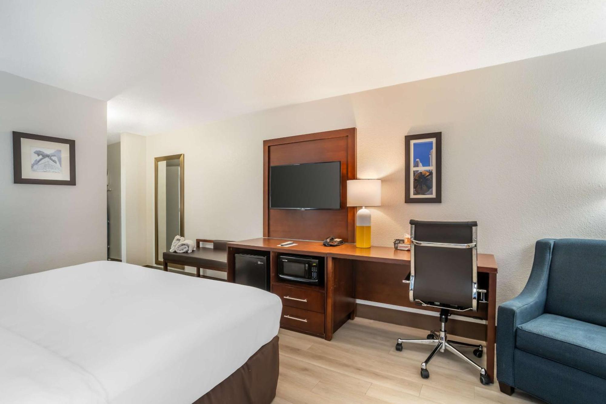 Comfort Airport Uptown Inn