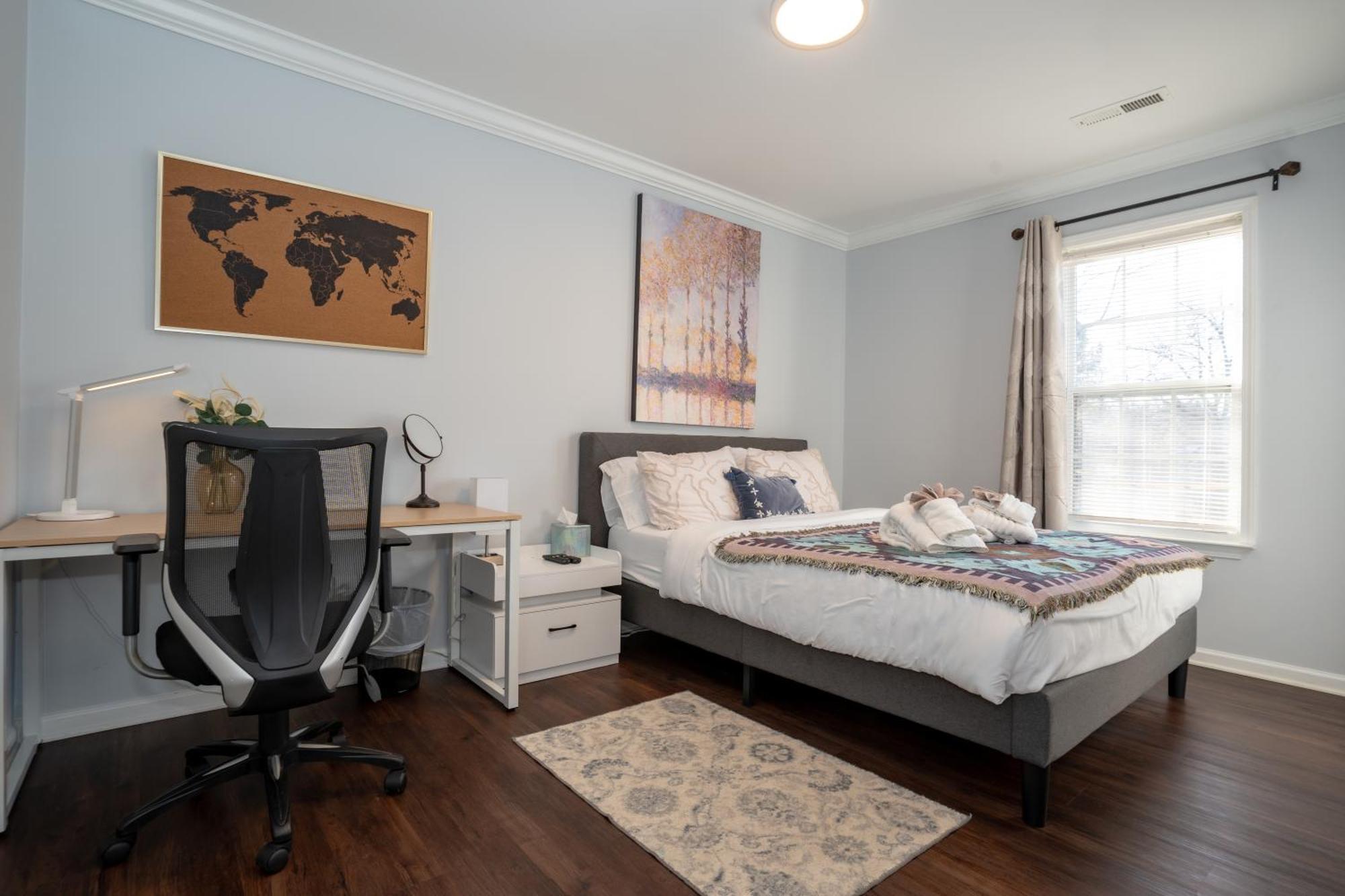 Holiday home Downtown Gem With Fenced Yard, Bbq Grill And Firepit