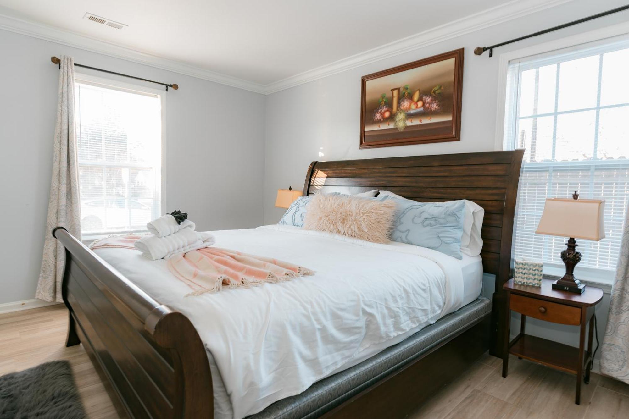 Downtown Gem With Fenced Yard, Bbq Grill And Firepit Holiday home Charlotte