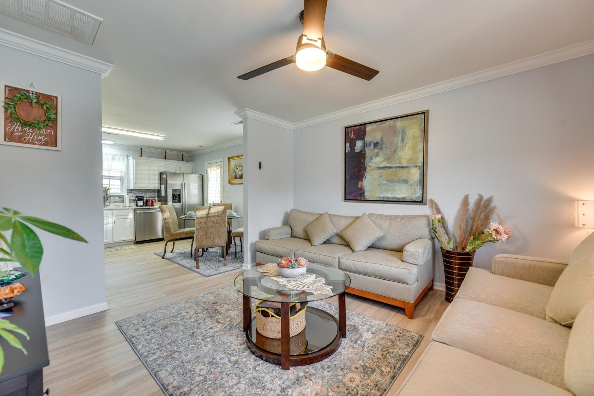 Holiday home Downtown Gem With Fenced Yard, Bbq Grill And Firepit