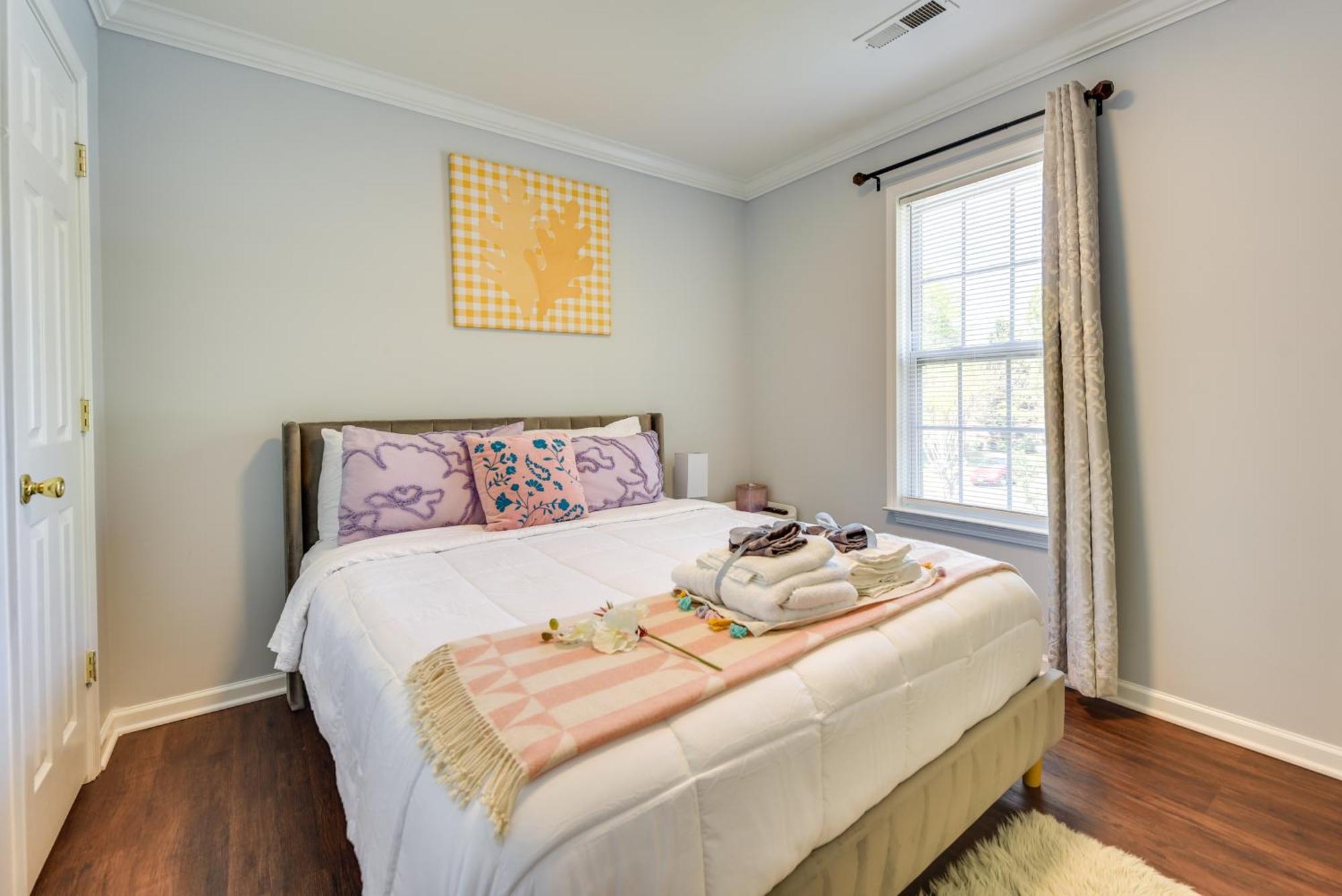 Downtown Gem With Fenced Yard, Bbq Grill And Firepit Holiday home *