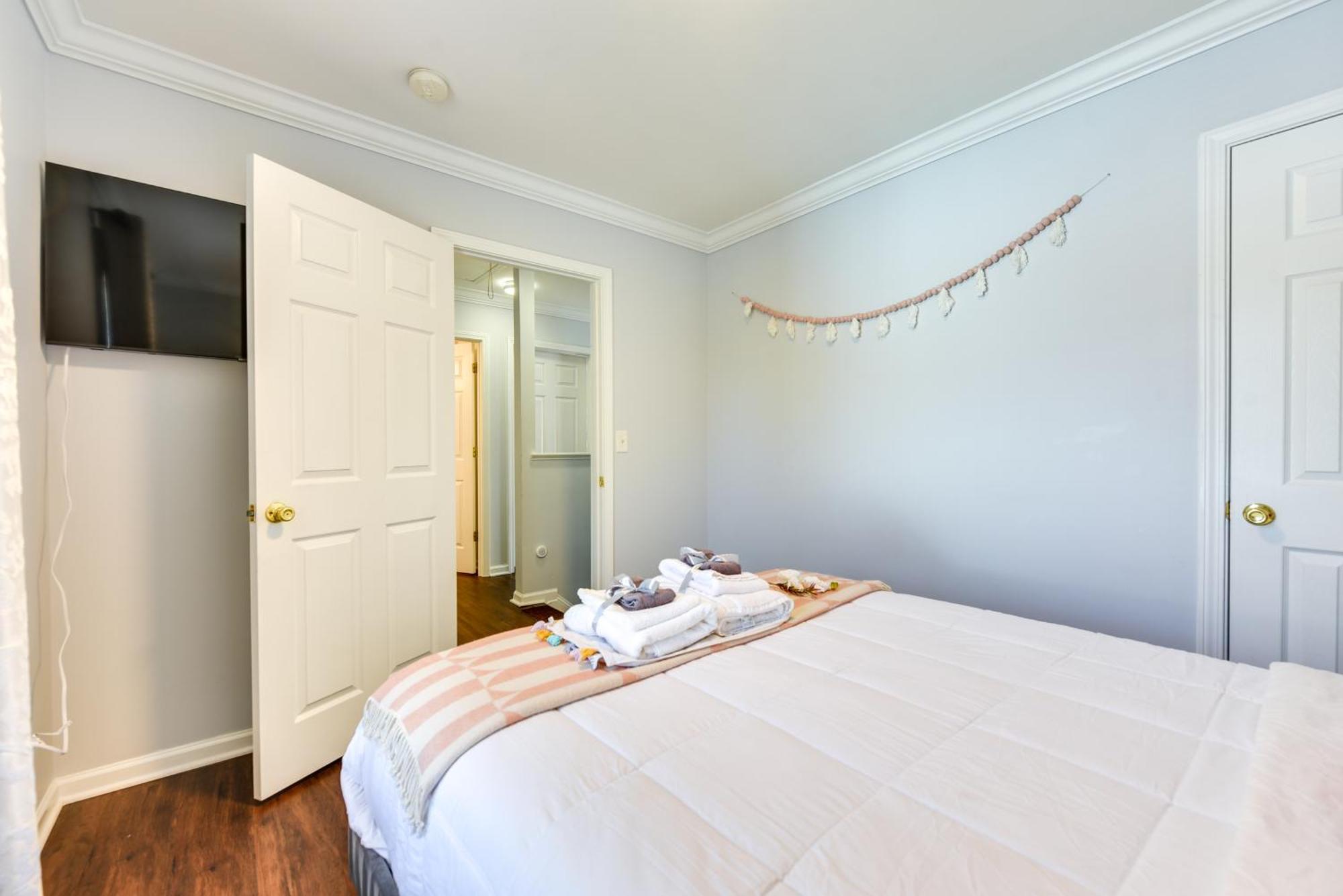 Downtown Gem With Fenced Yard, Bbq Grill And Firepit