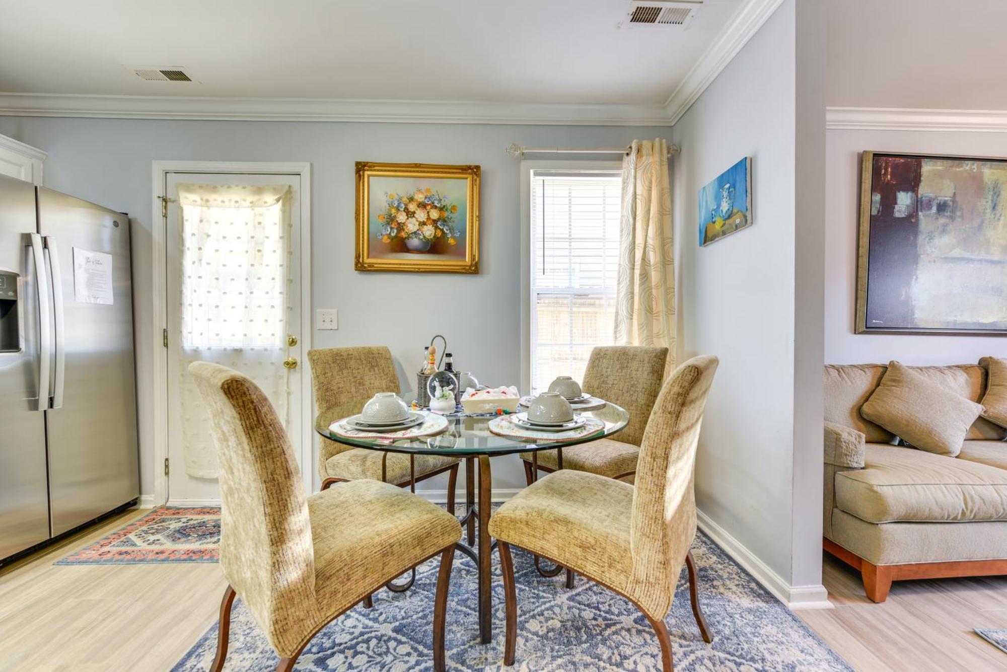 Holiday home Downtown Gem With Fenced Yard, Bbq Grill And Firepit