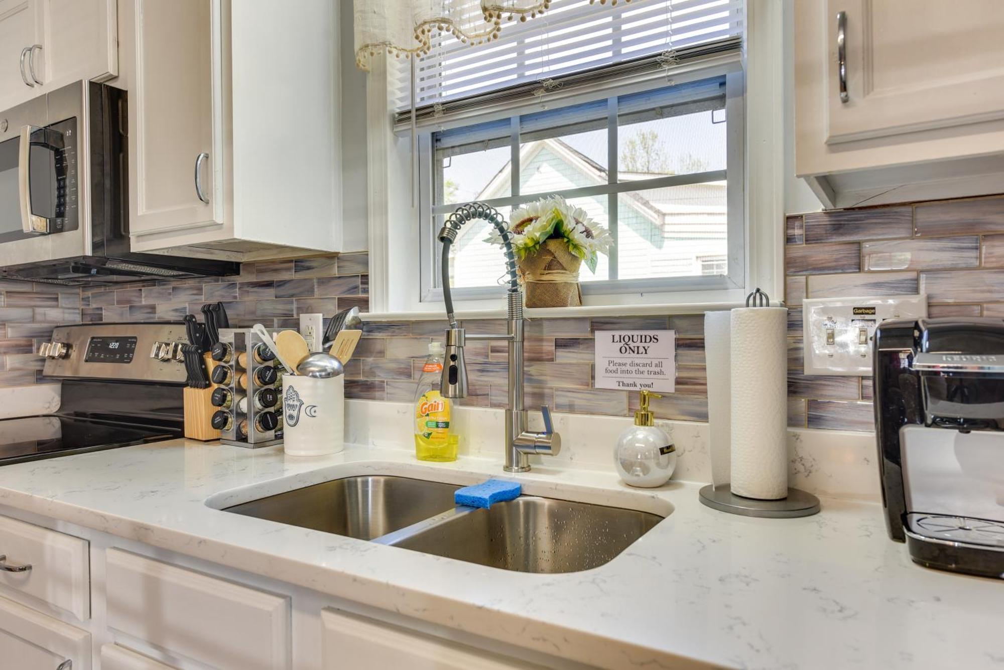 Holiday home Downtown Gem With Fenced Yard, Bbq Grill And Firepit *