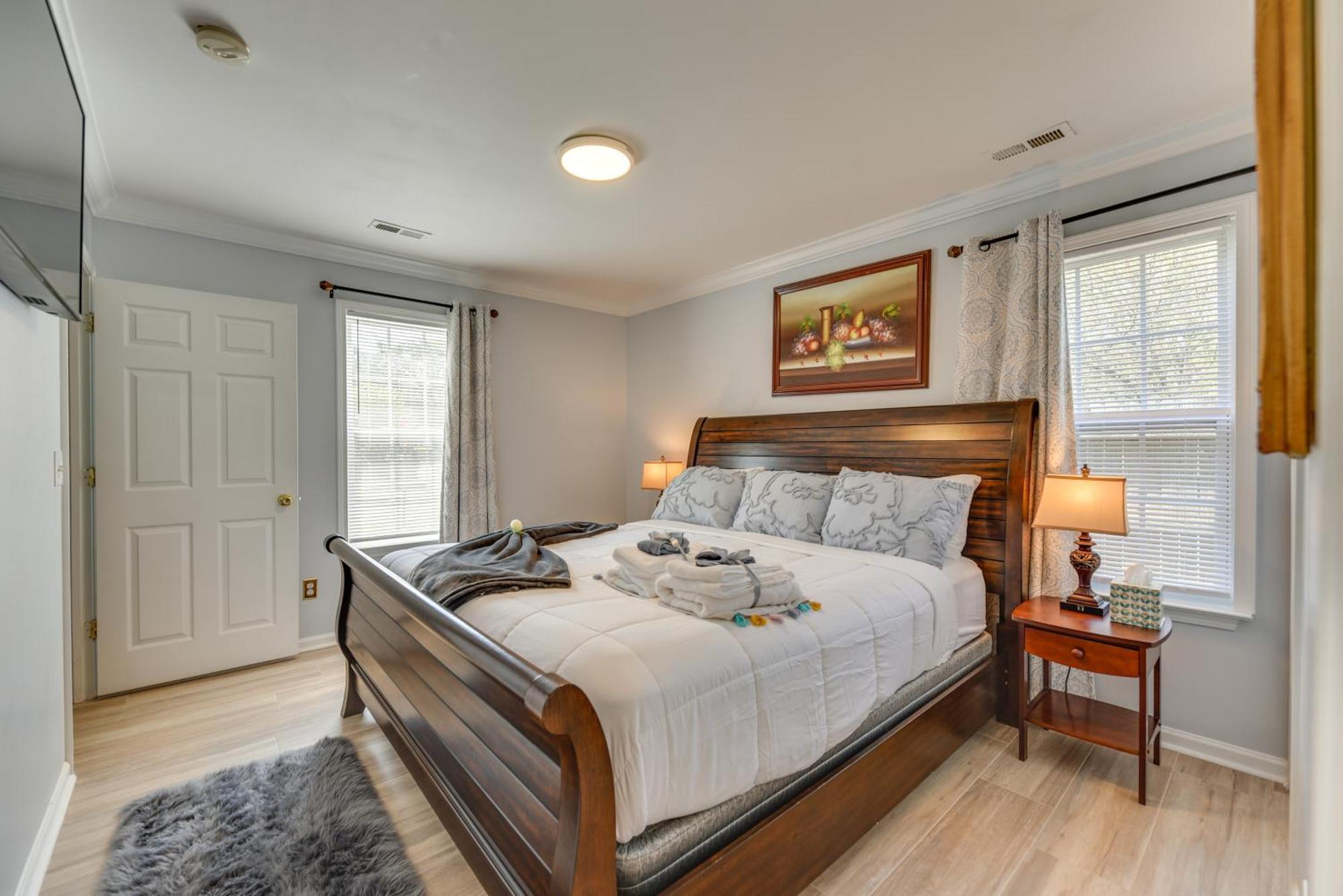 Downtown Gem With Fenced Yard, Bbq Grill And Firepit Holiday home Charlotte