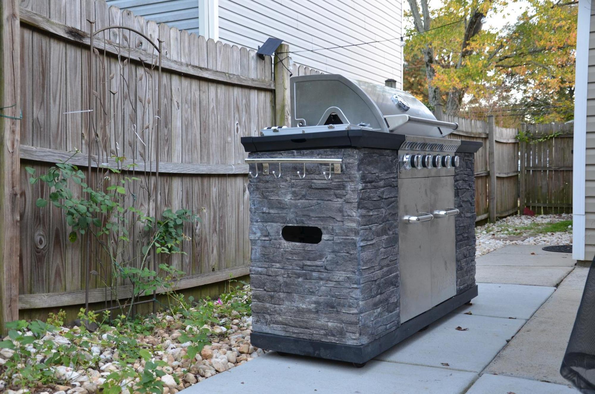 Downtown Gem With Fenced Yard, Bbq Grill And Firepit