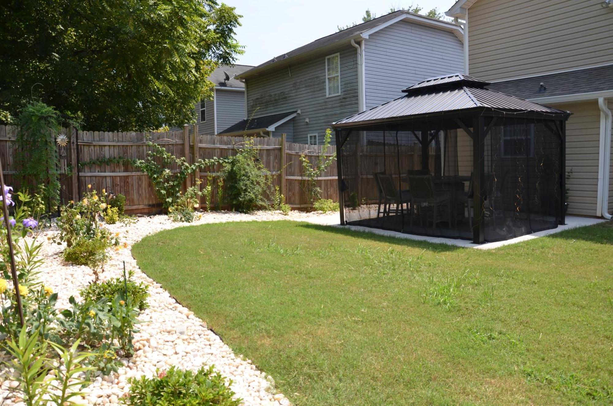 Holiday home Downtown Gem With Fenced Yard, Bbq Grill And Firepit