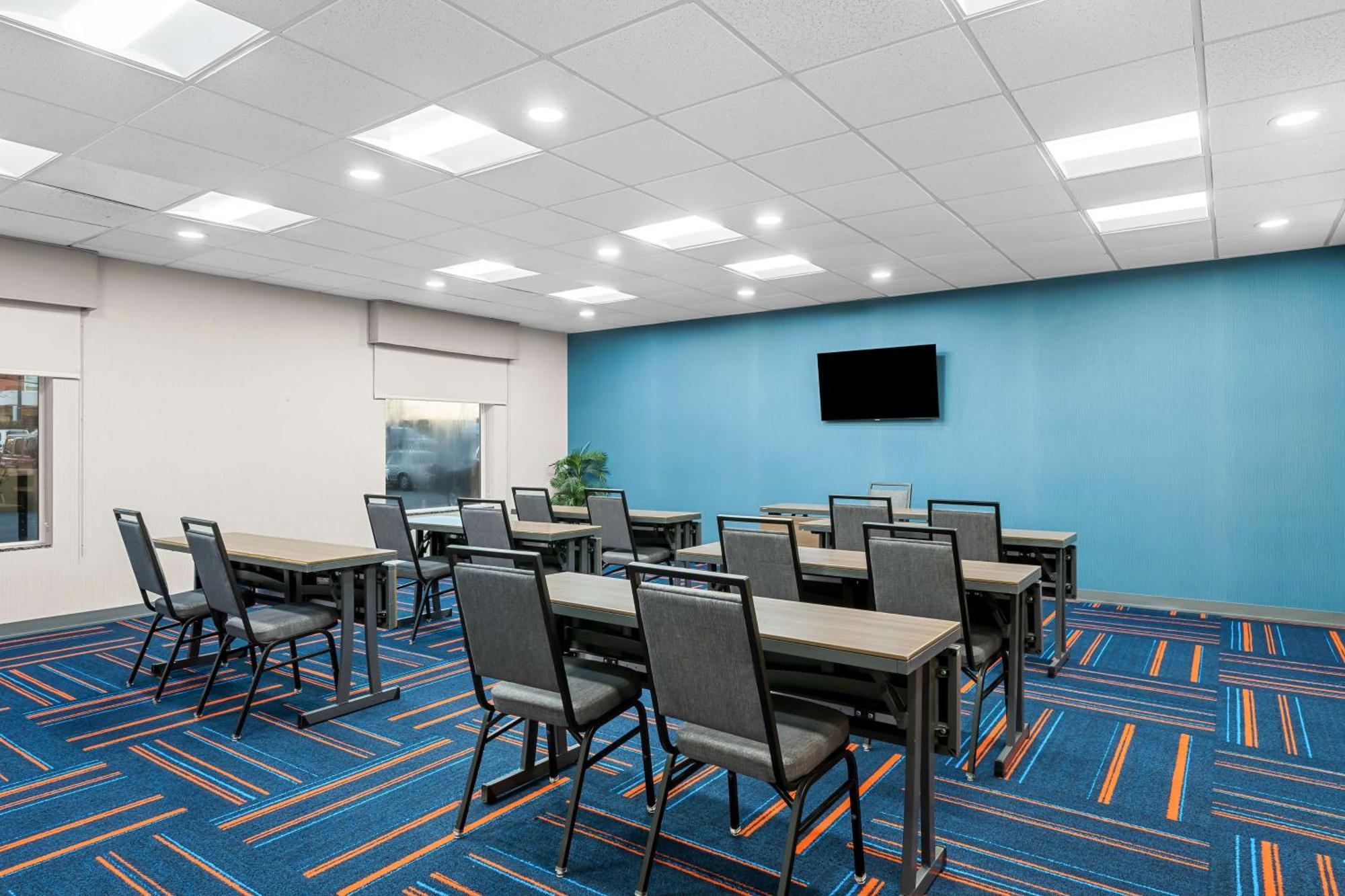 Hampton & Charlotte-airport 3*