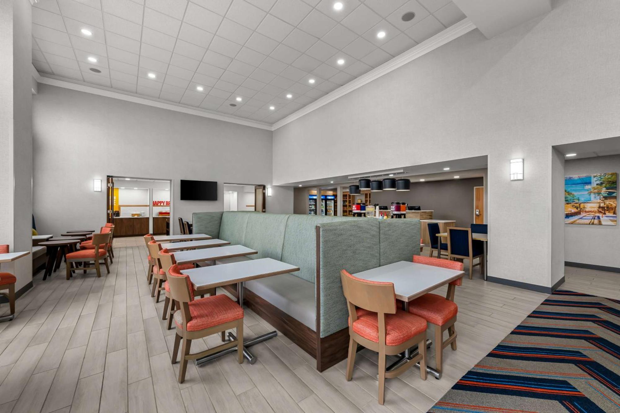 Hampton & Charlotte-airport Hotel 3*