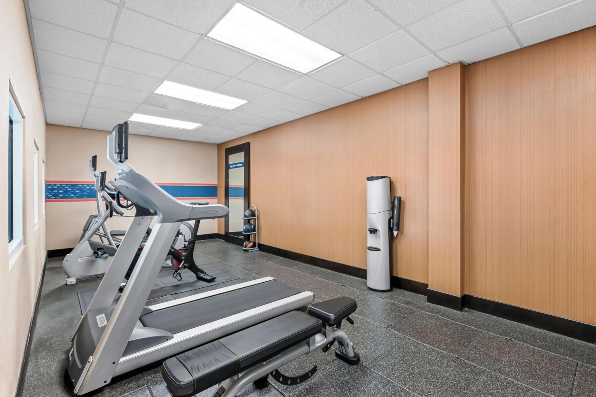 Hotel Hampton & Charlotte-airport 3*
