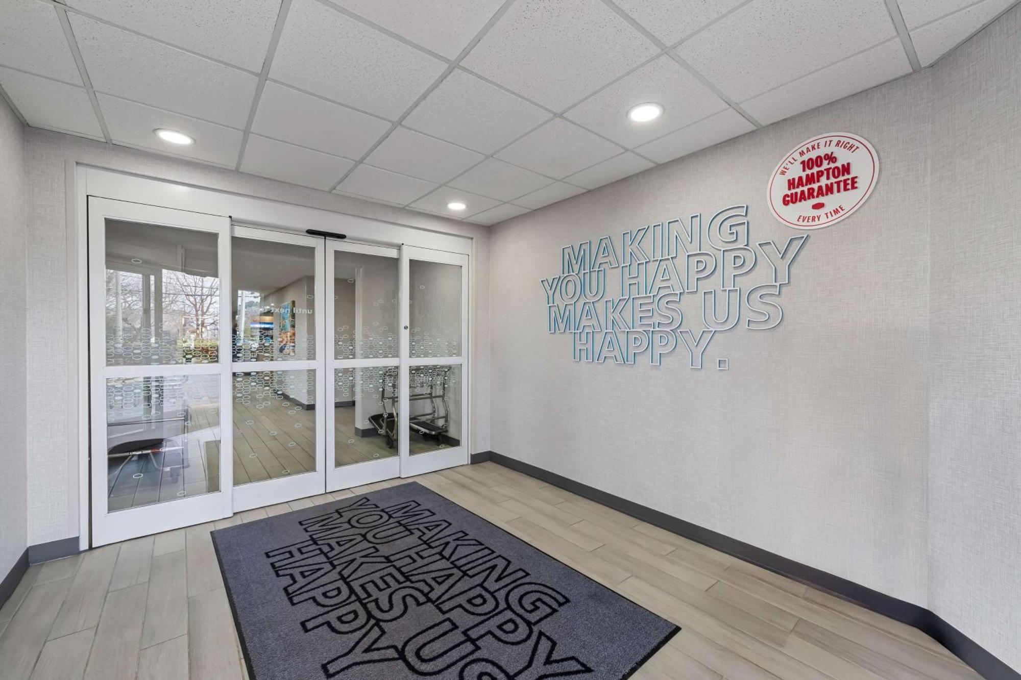 Hampton & Charlotte-airport Hotel 3*