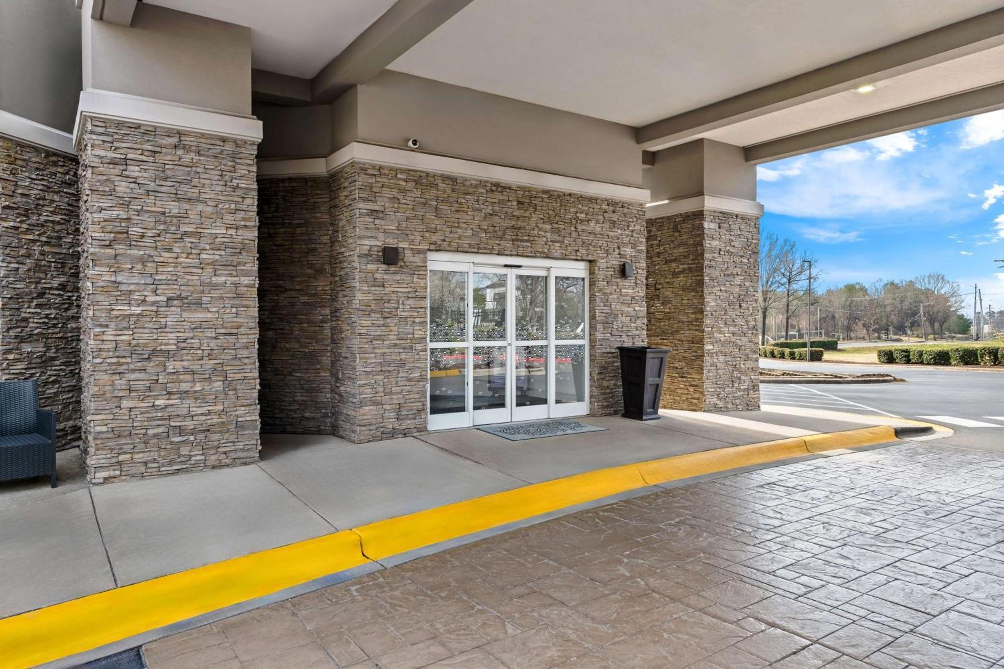Hotel Hampton & Charlotte-airport 3*