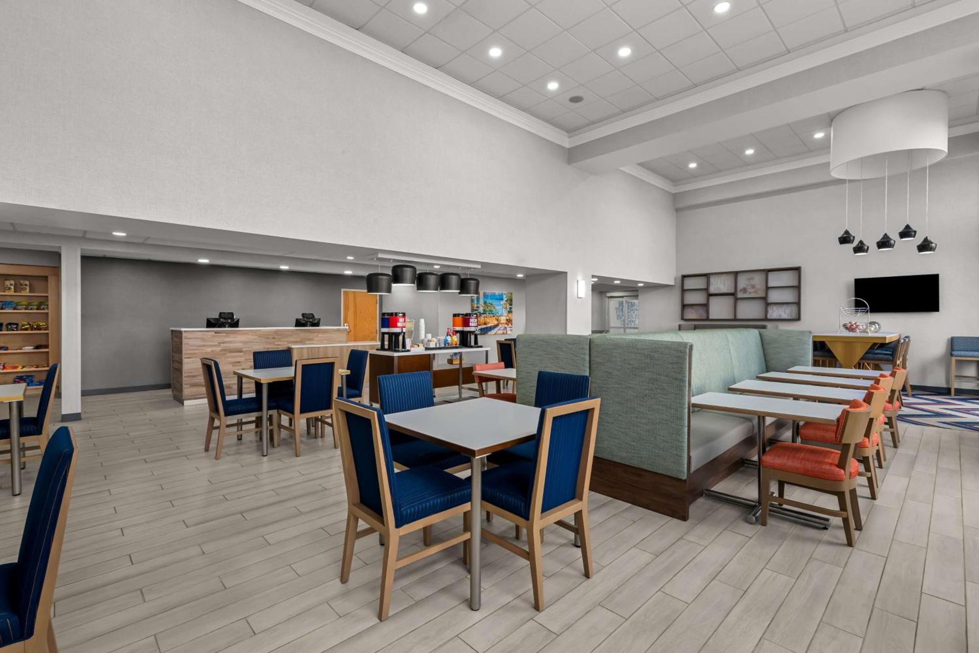Hampton & Charlotte-airport Hotel