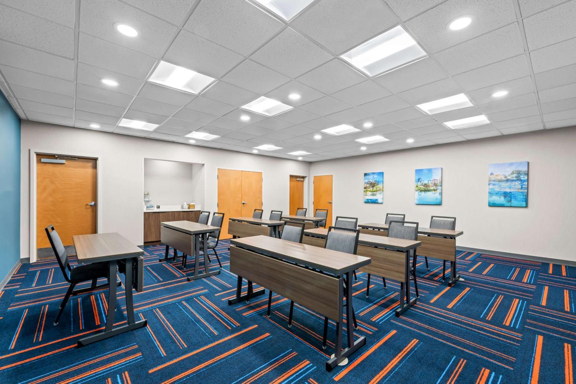 Hotel Hampton & Charlotte-airport 3*