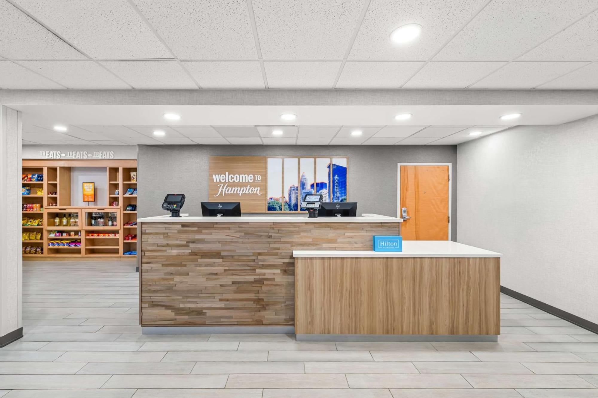 Hampton & Charlotte-airport Hotel