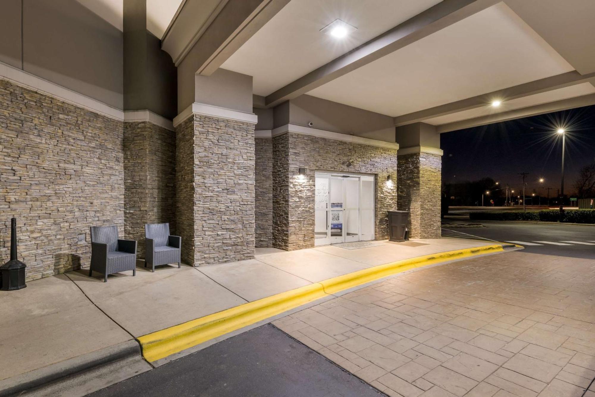 Hotel Hampton & Charlotte-airport 3*