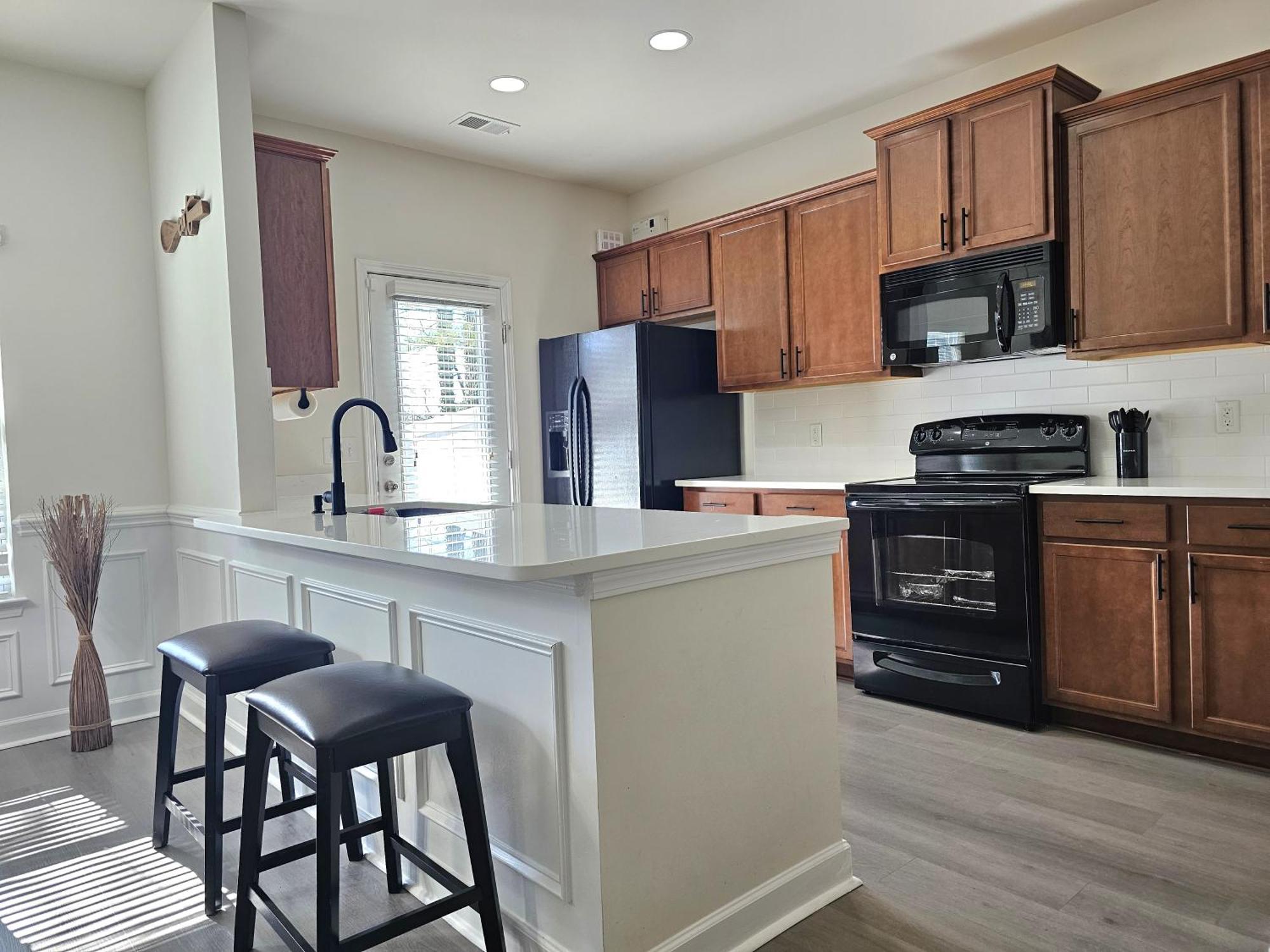 Charlorre Townhome - 1br Pet Friendly Apartment