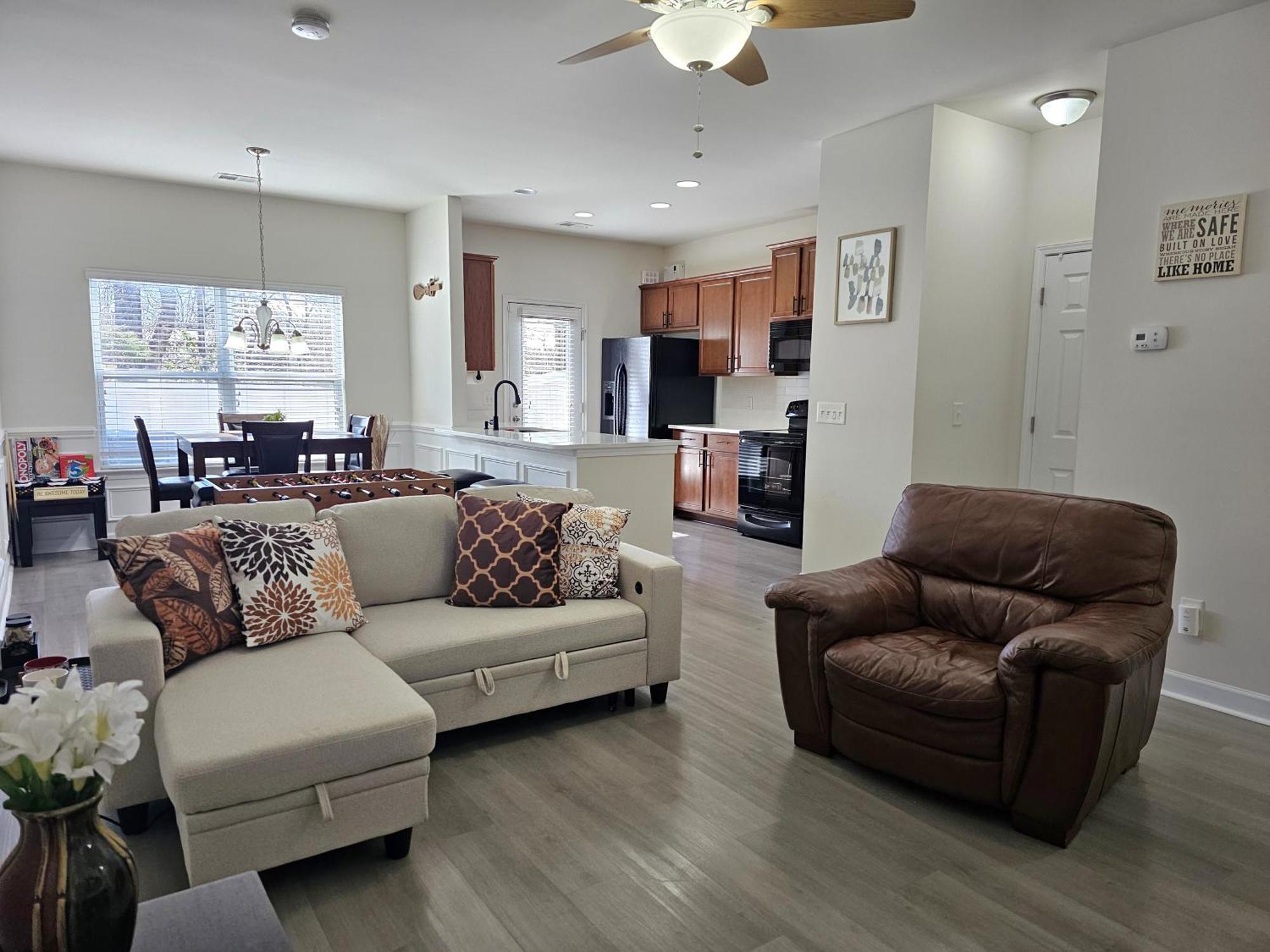 Charlorre Townhome - 1br Pet Friendly