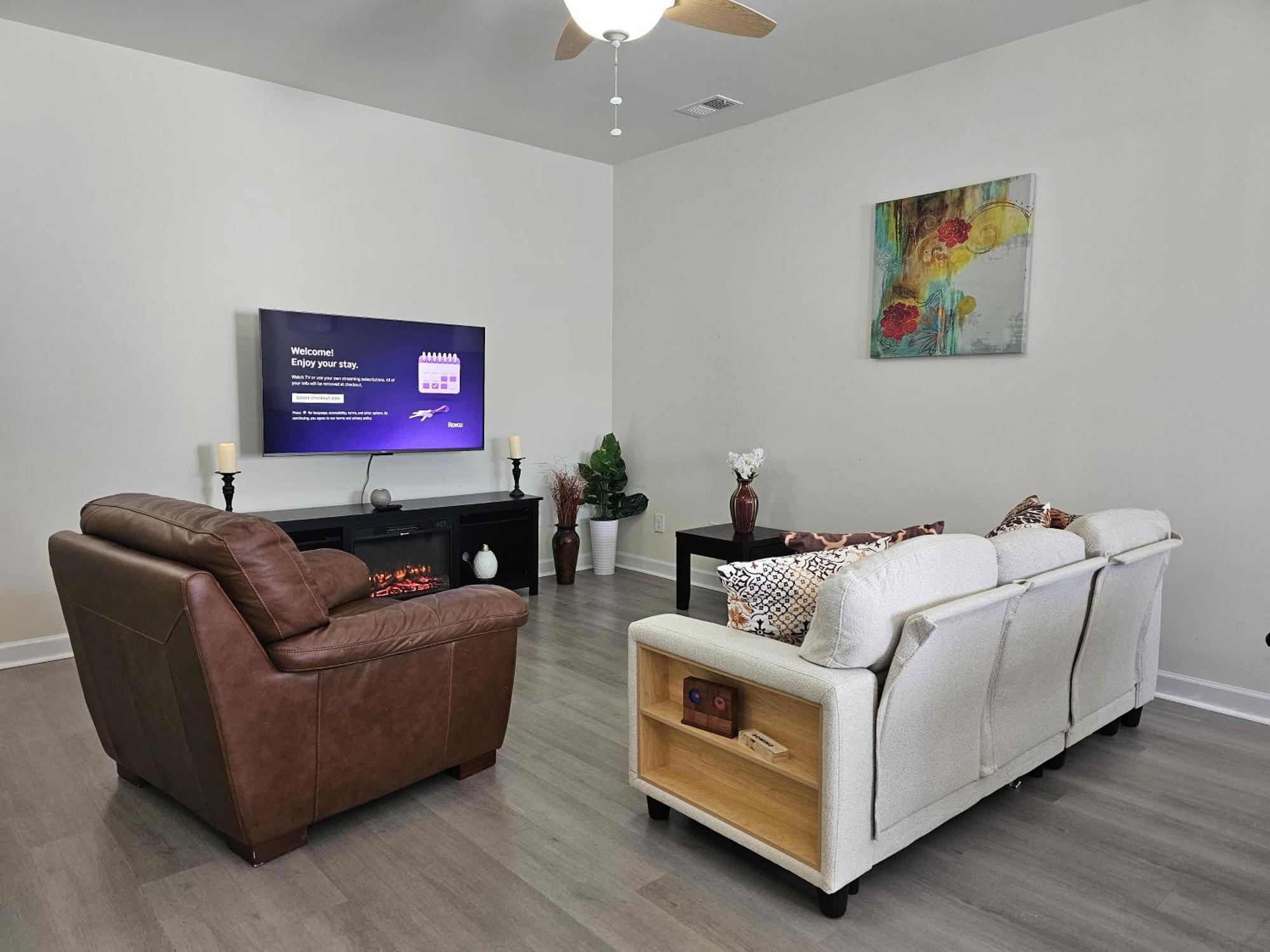 Charlorre Townhome - 1br Pet Friendly Apartment *
