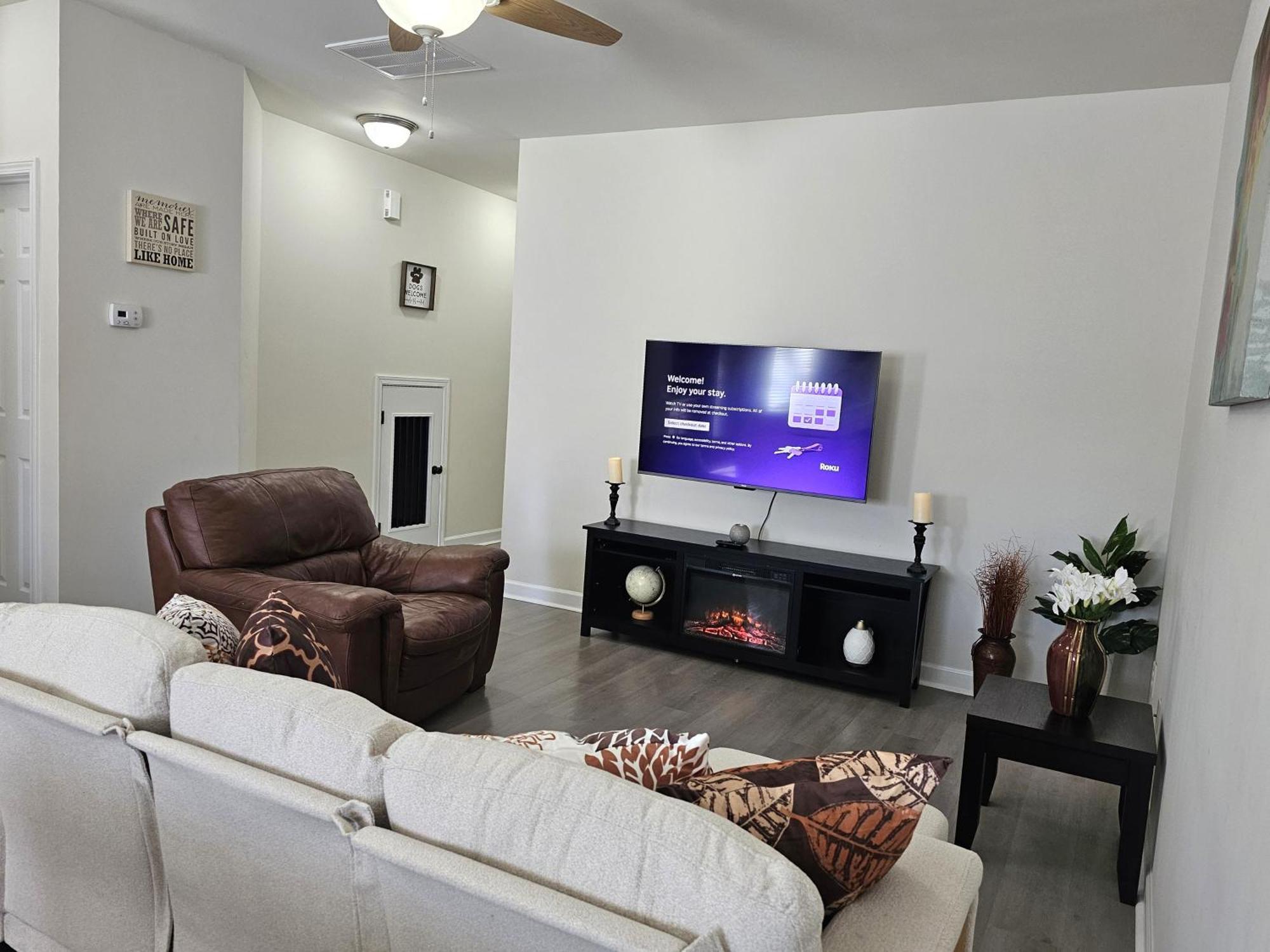 Charlorre Townhome - 1br Pet Friendly * Charlotte