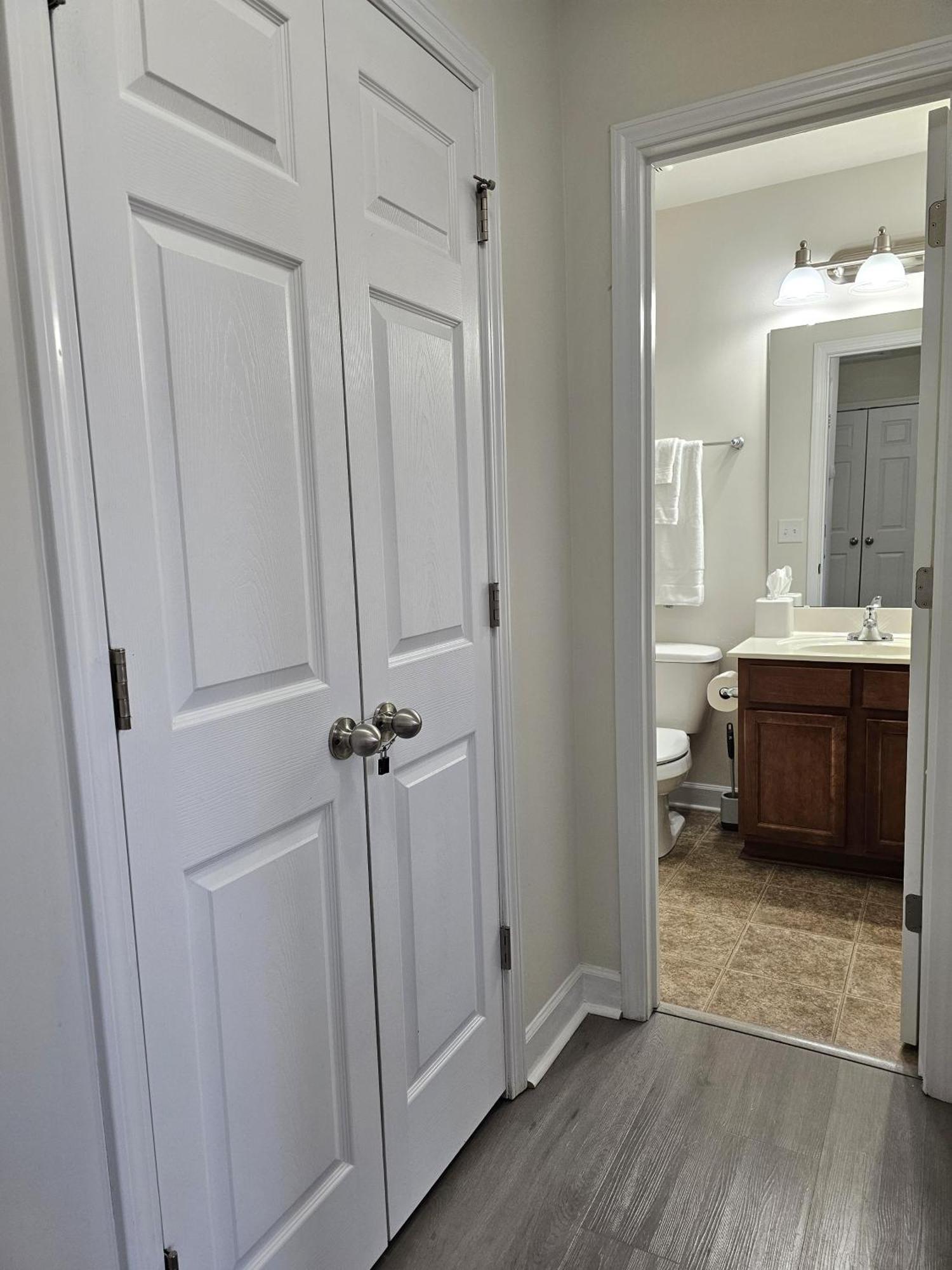 Charlorre Townhome - 1br Pet Friendly Apartment *