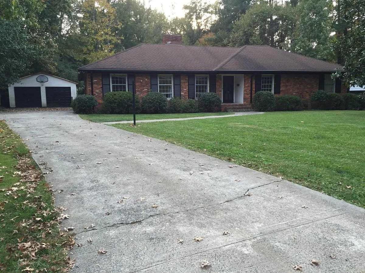 4 Bedroom Ranch In Prime Southpark Backyard And Porch *