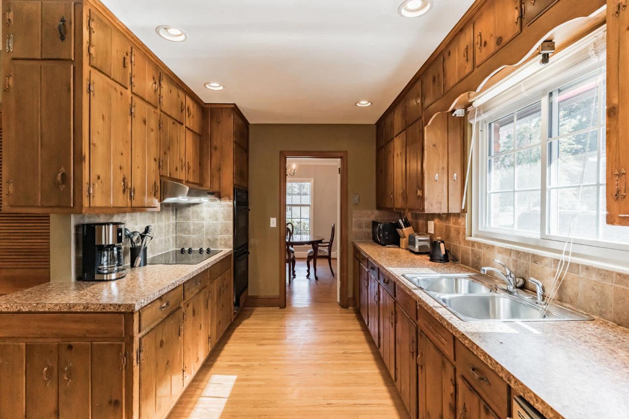 4 Bedroom Ranch In Prime Southpark Backyard And Porch Holiday home