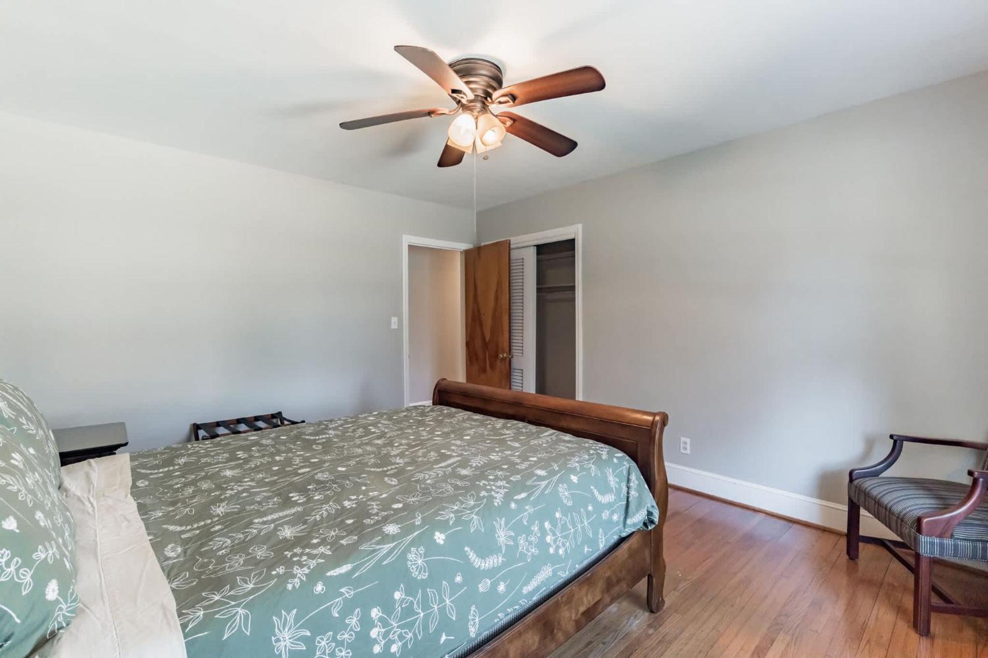 4 Bedroom Ranch In Prime Southpark Backyard And Porch Holiday home