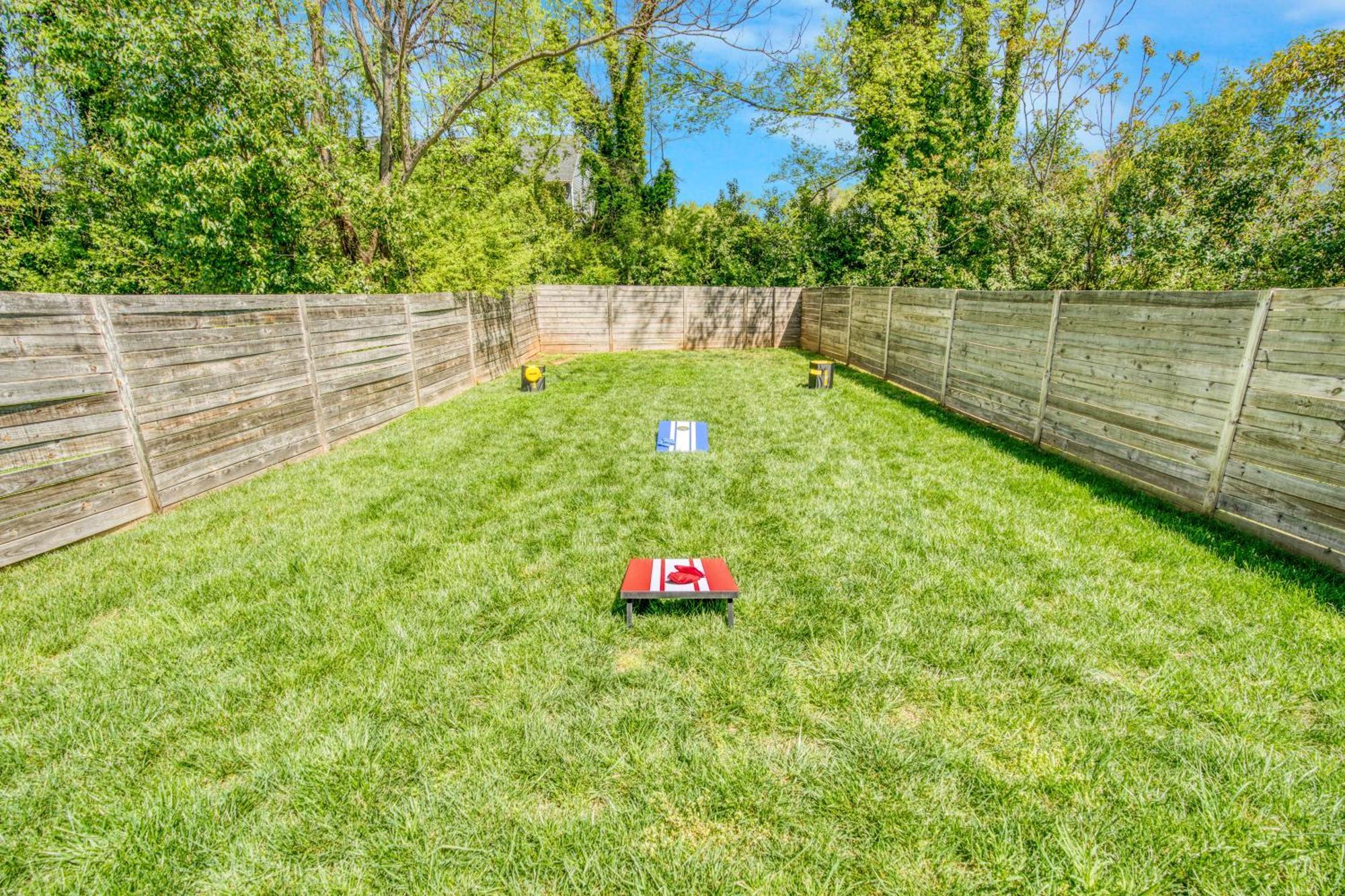 Holiday home 3 Lux King Beds O Game Rm O Fenced Backyard Escape