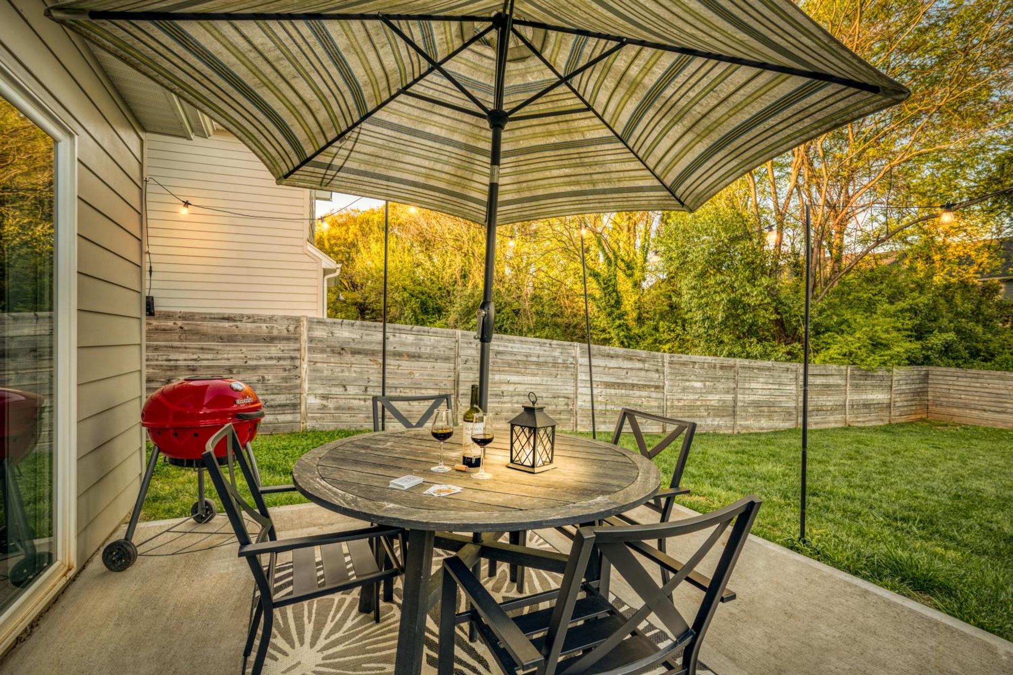 3 Lux King Beds O Game Rm O Fenced Backyard Escape Charlotte