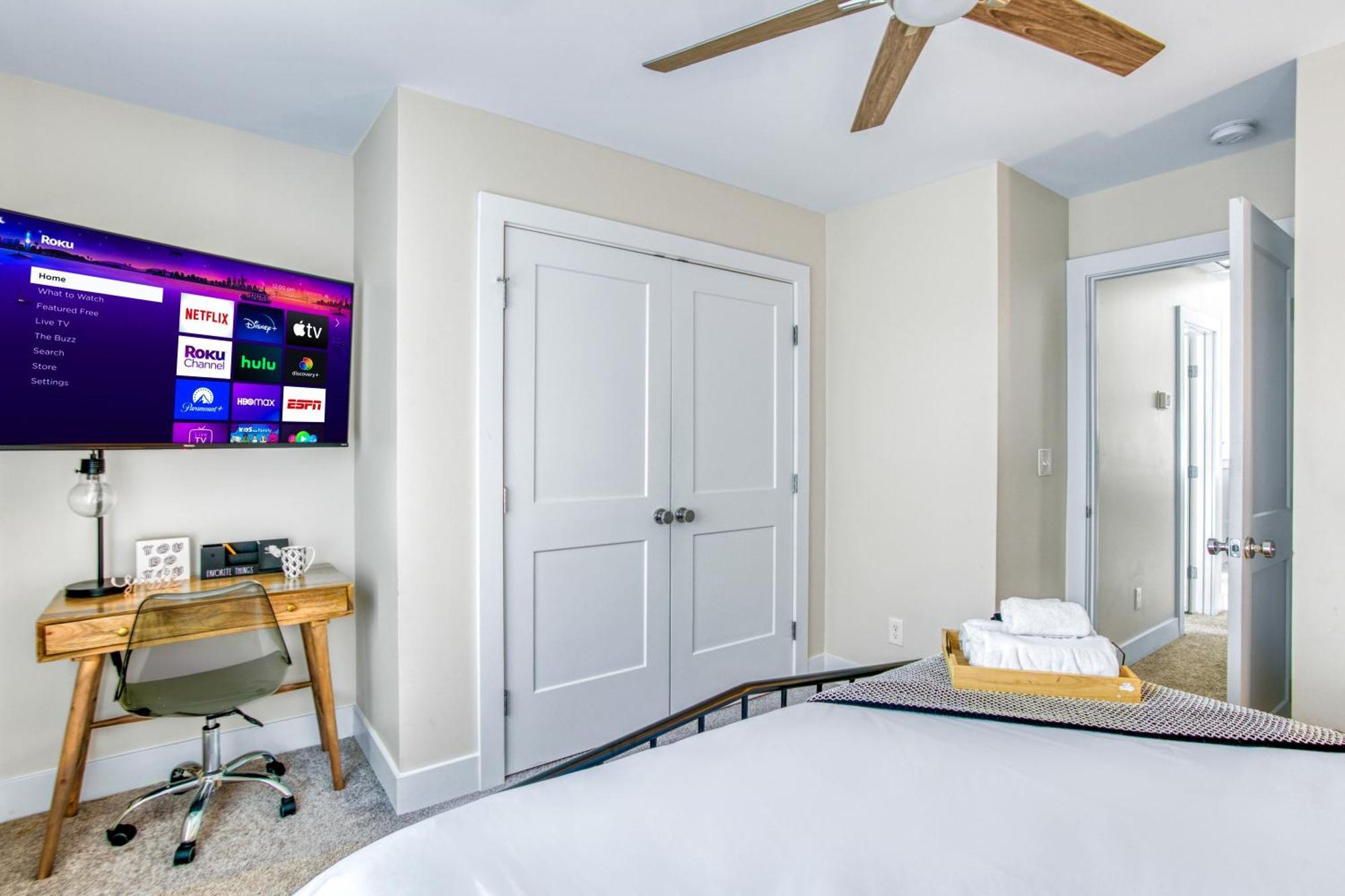 Holiday home 3 Lux King Beds O Game Rm O Fenced Backyard Escape Charlotte