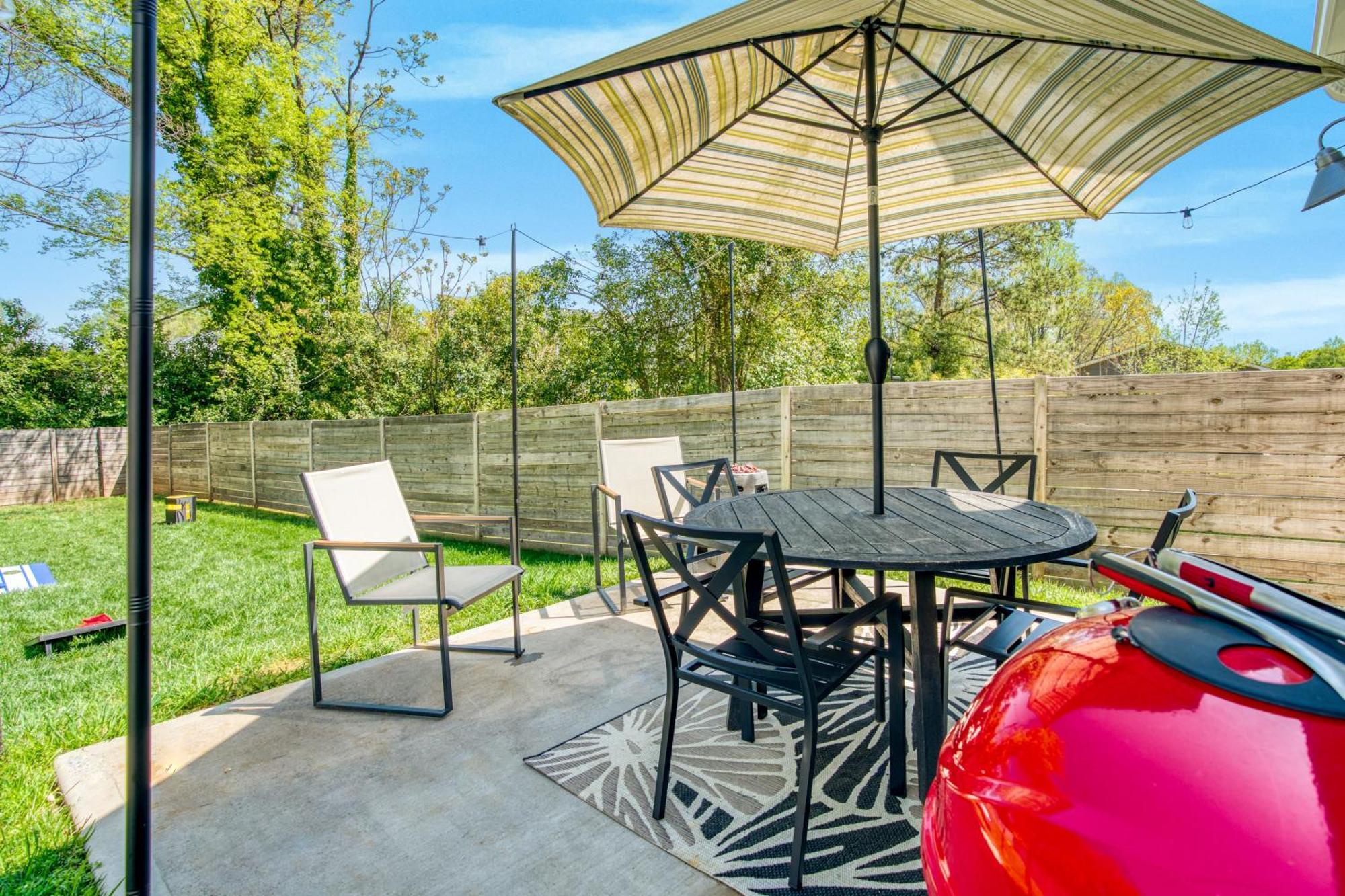 Holiday home 3 Lux King Beds O Game Rm O Fenced Backyard Escape *