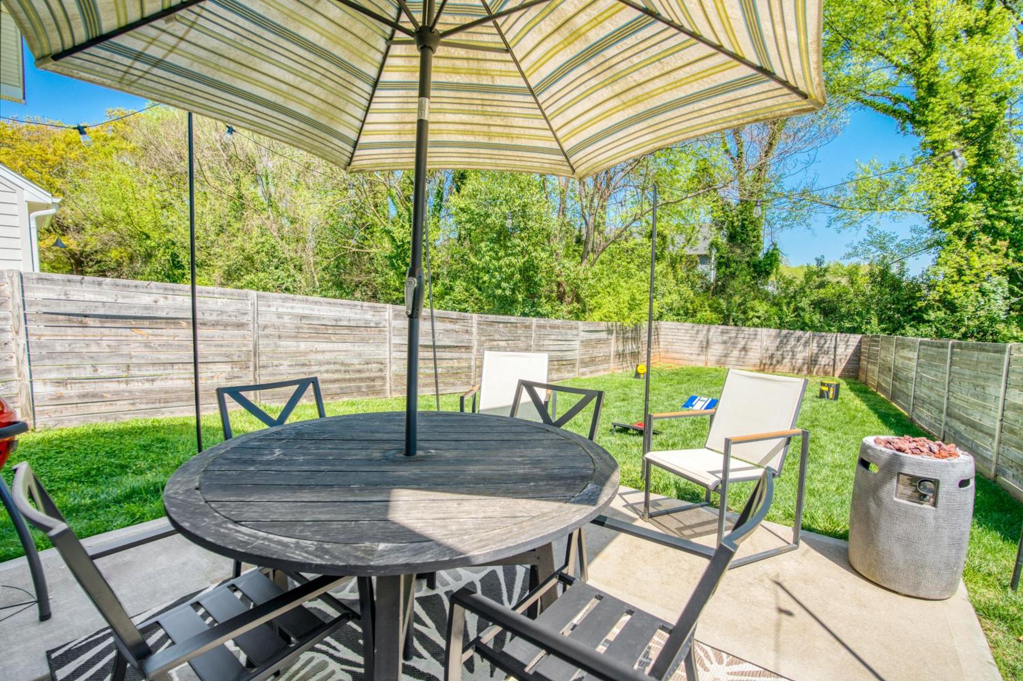 3 Lux King Beds O Game Rm O Fenced Backyard Escape Charlotte