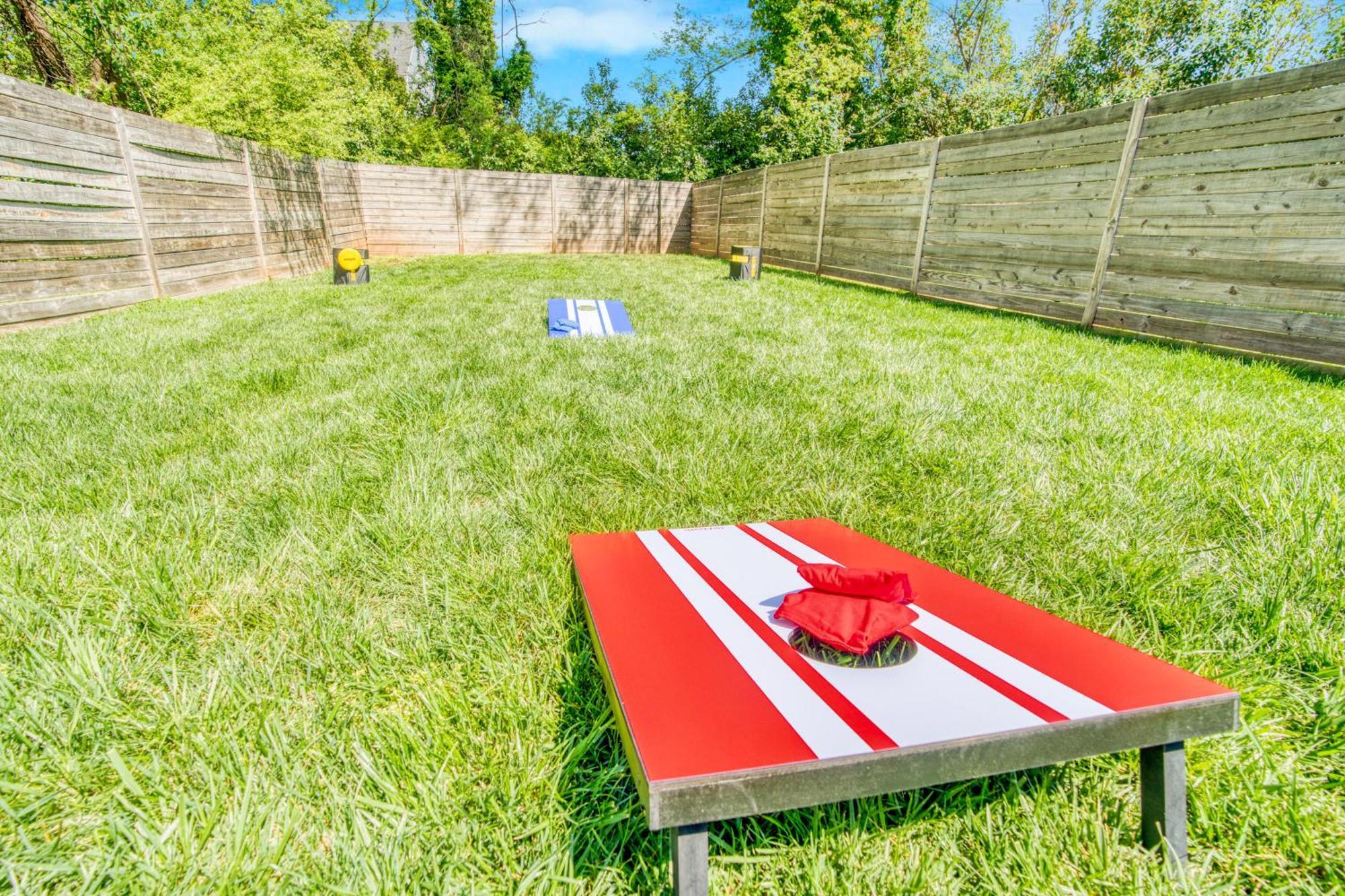 3 Lux King Beds O Game Rm O Fenced Backyard Escape Holiday home *