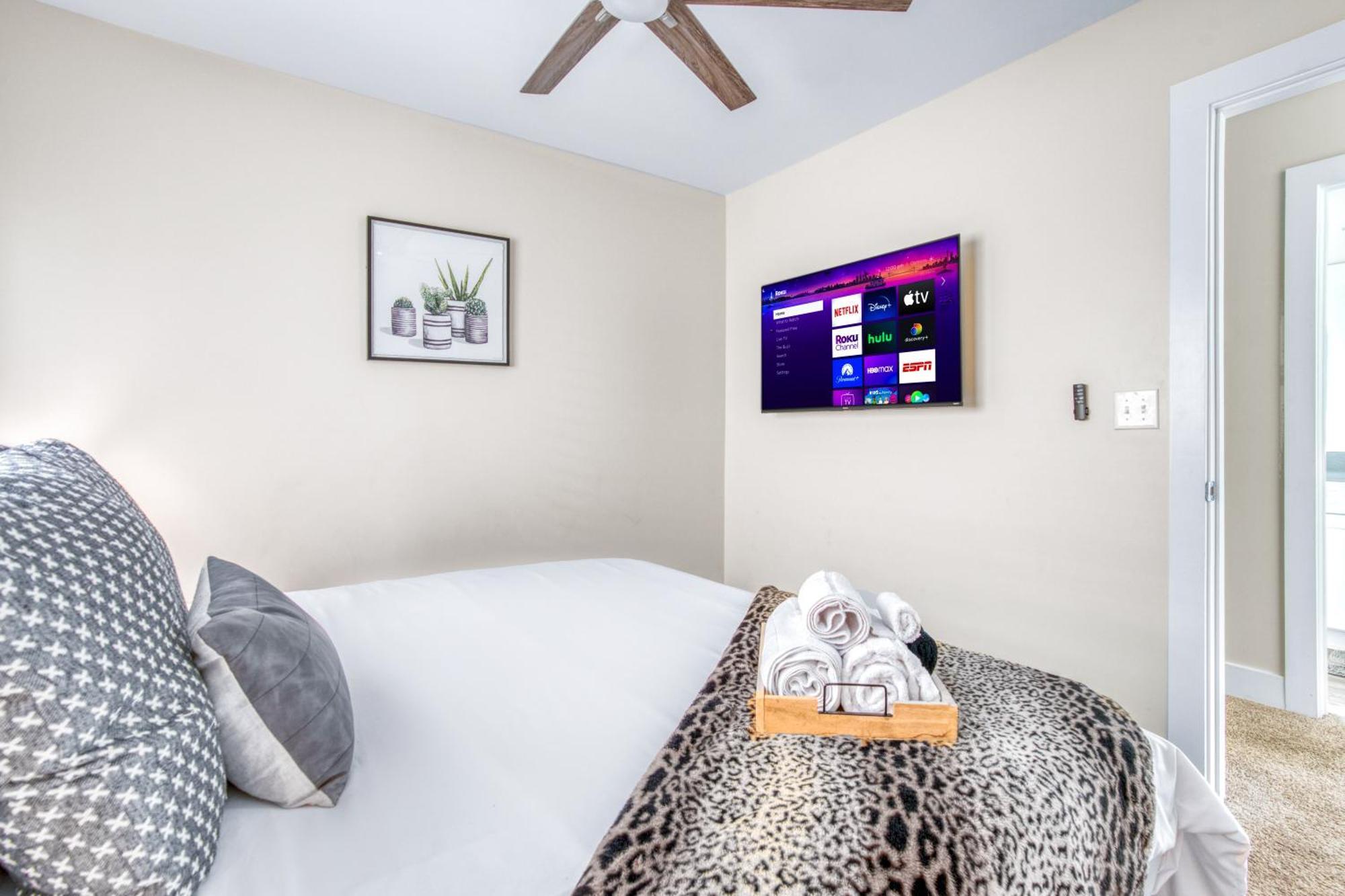 3 Lux King Beds O Game Rm O Fenced Backyard Escape Charlotte