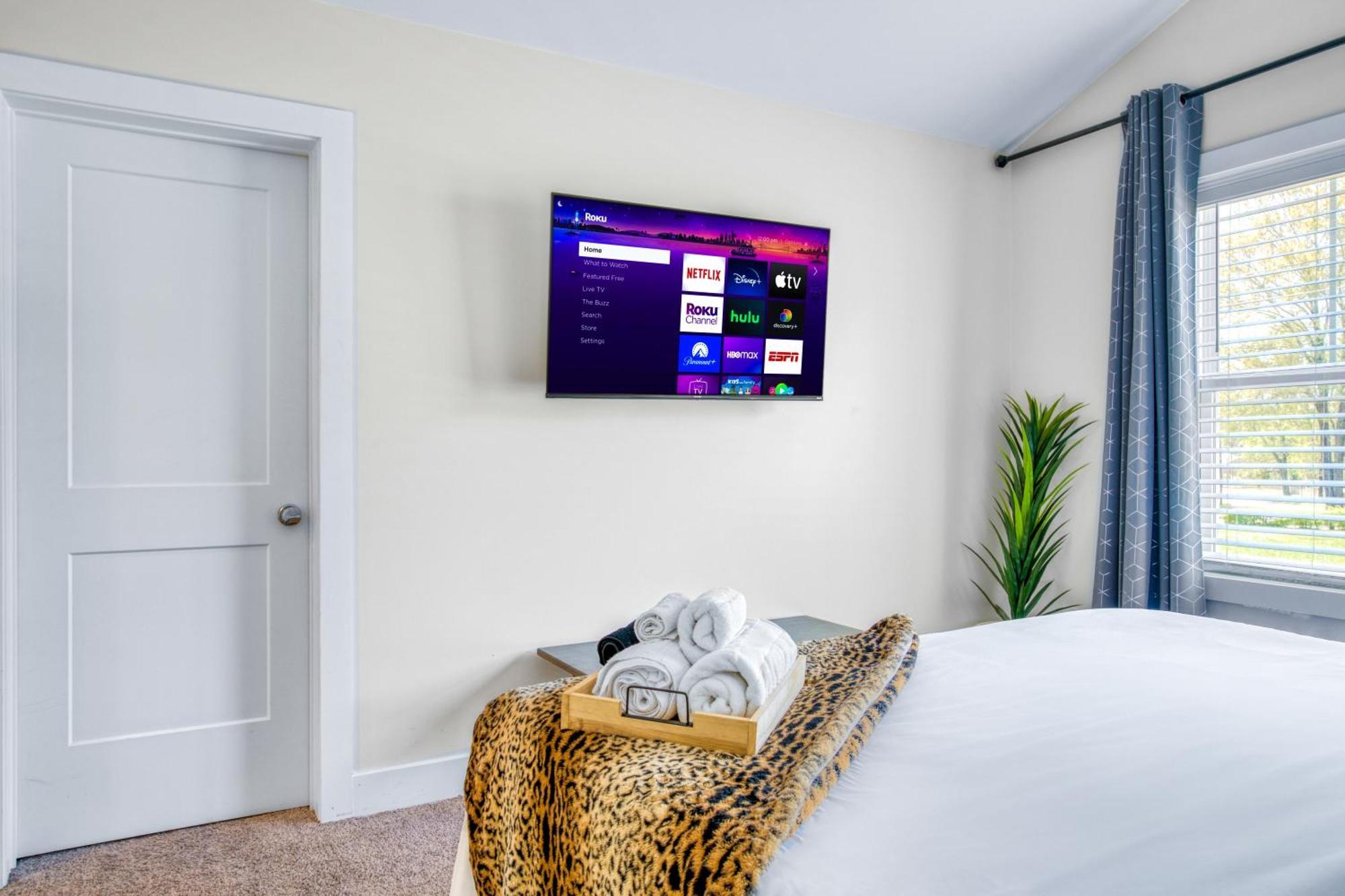 3 Lux King Beds O Game Rm O Fenced Backyard Escape