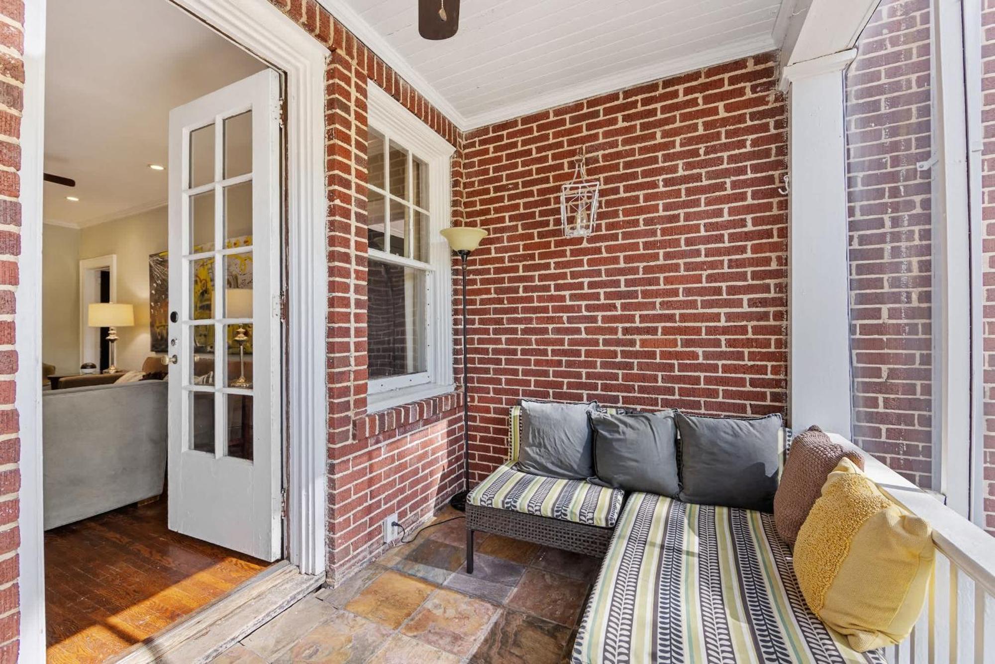 Luxurious Myers Park Living With Screened Porch * Charlotte