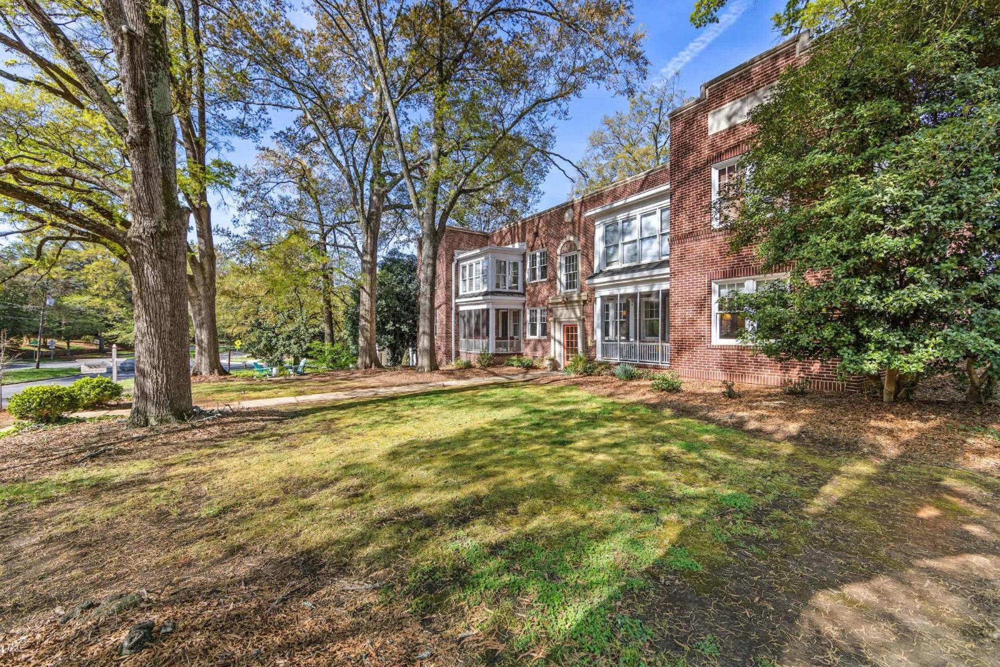 Holiday home Luxurious Myers Park Living With Screened Porch Charlotte