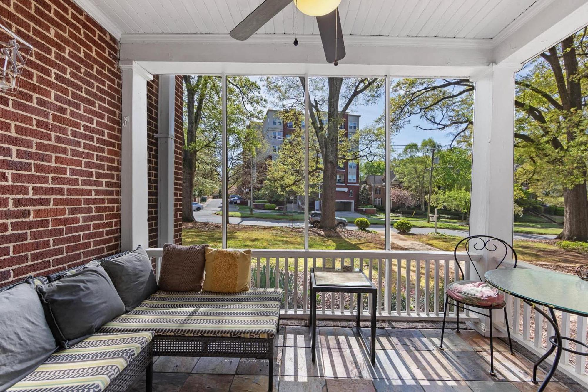 Luxurious Myers Park Living With Screened Porch * Charlotte