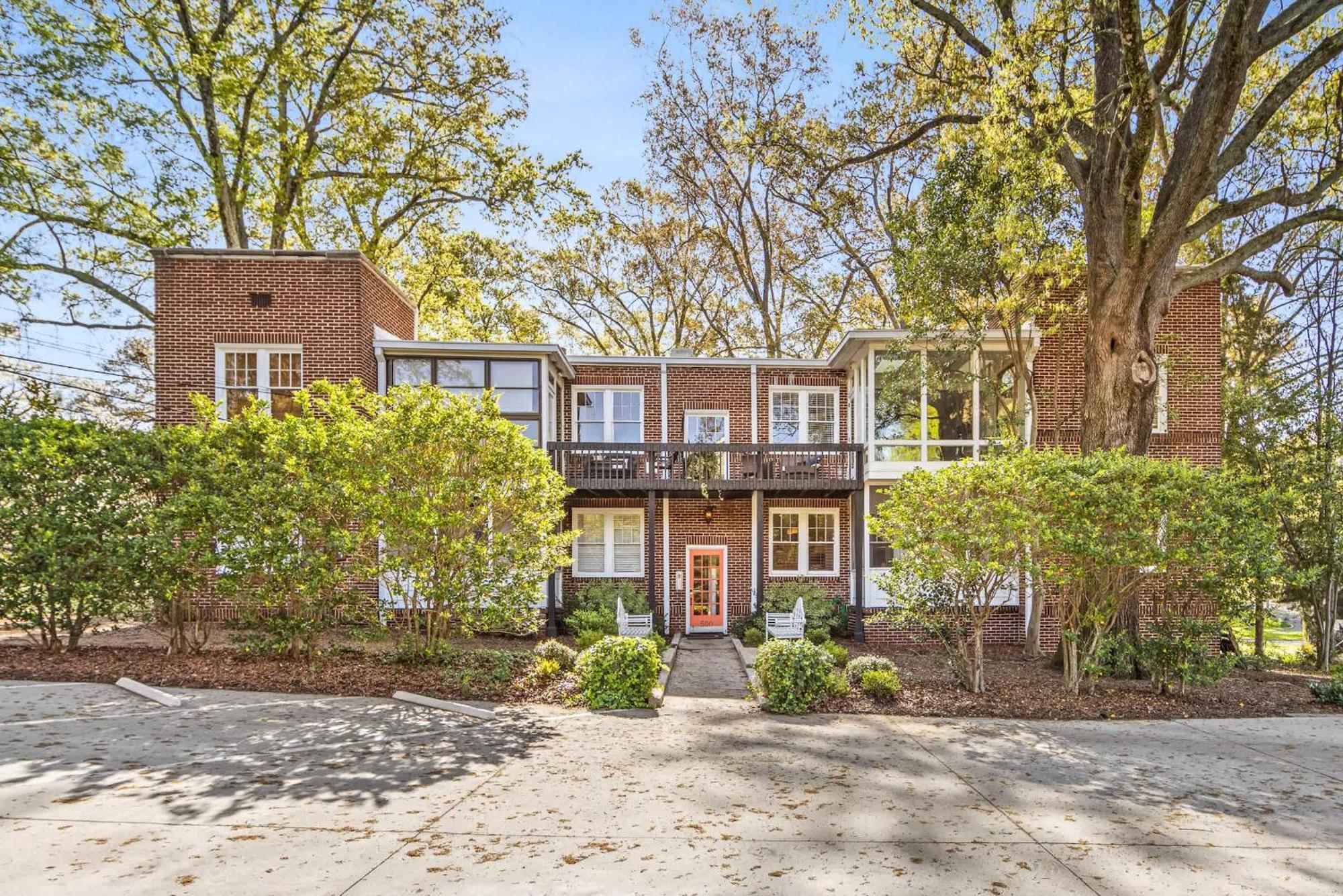 Holiday home Luxurious Myers Park Living With Screened Porch